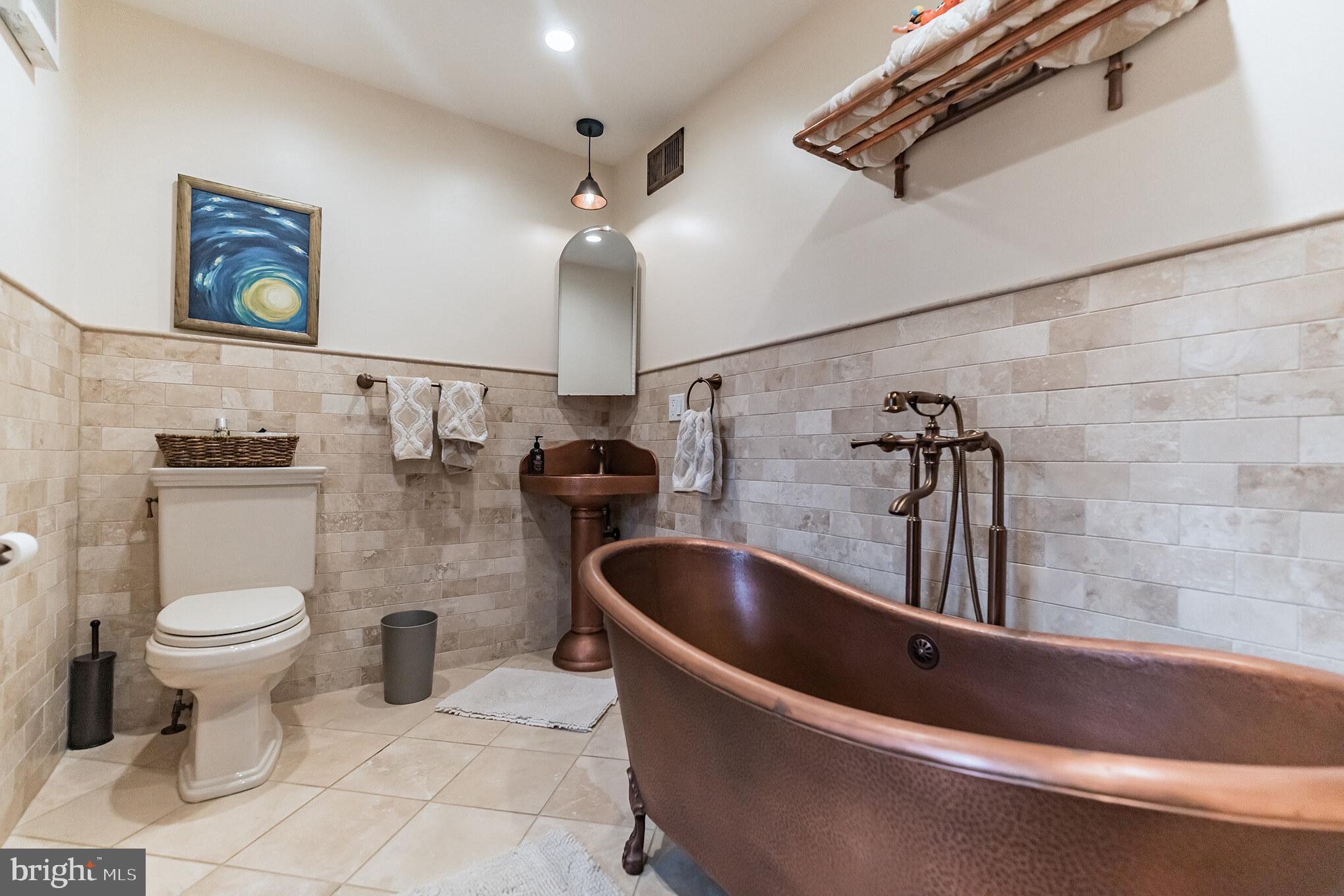 HOLMES RUN HEIGHTS - Residential