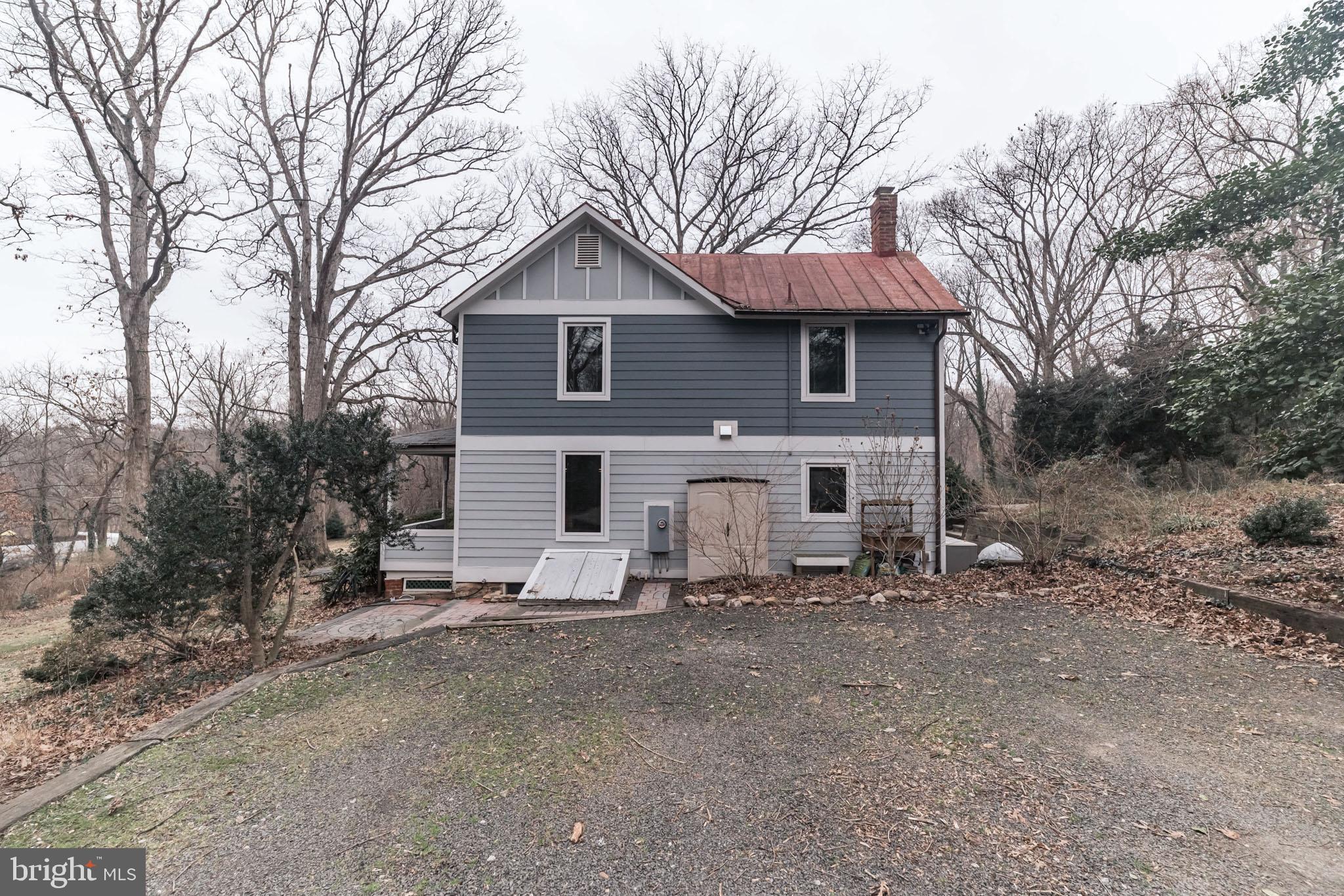 HOLMES RUN HEIGHTS - Residential