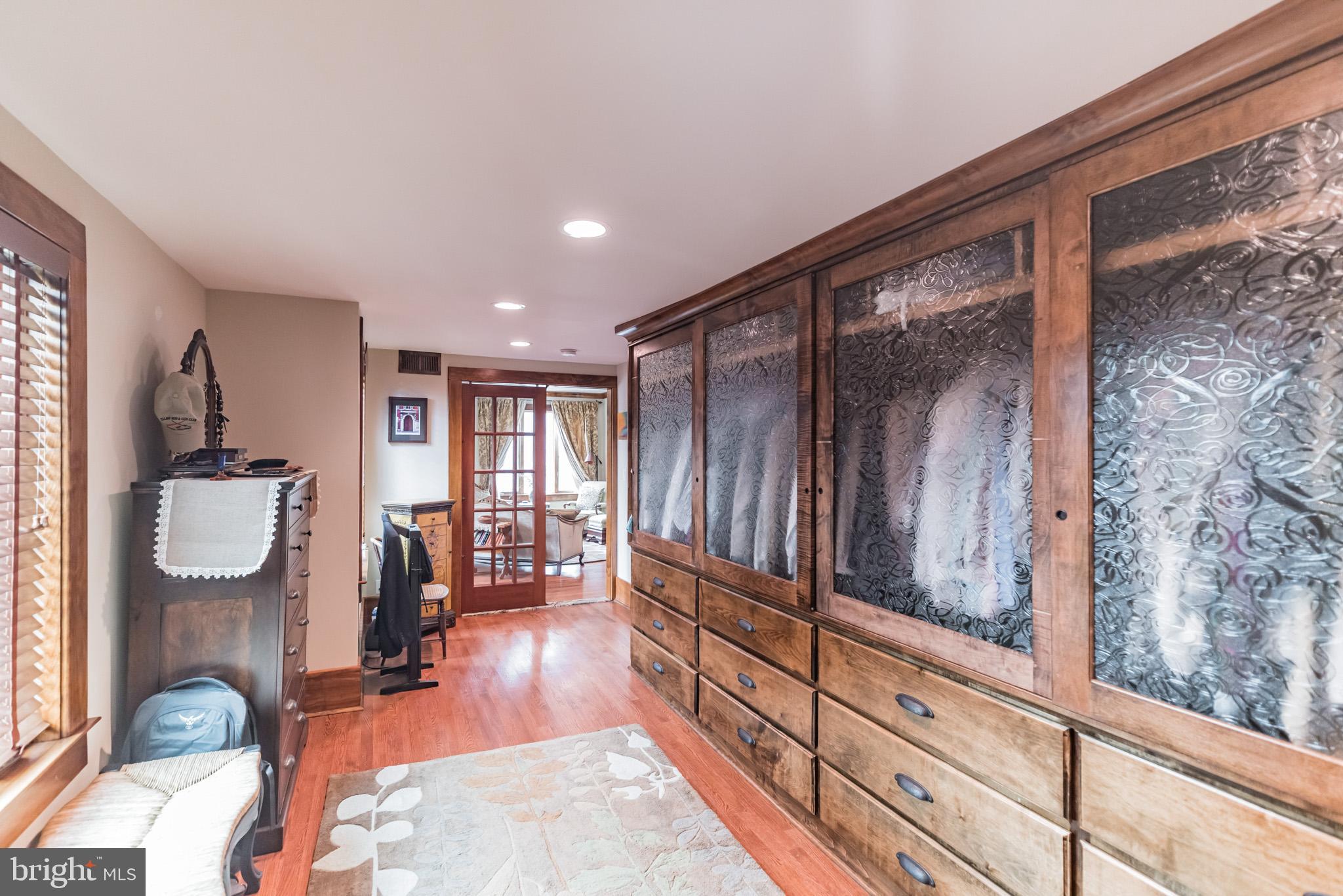 HOLMES RUN HEIGHTS - Residential