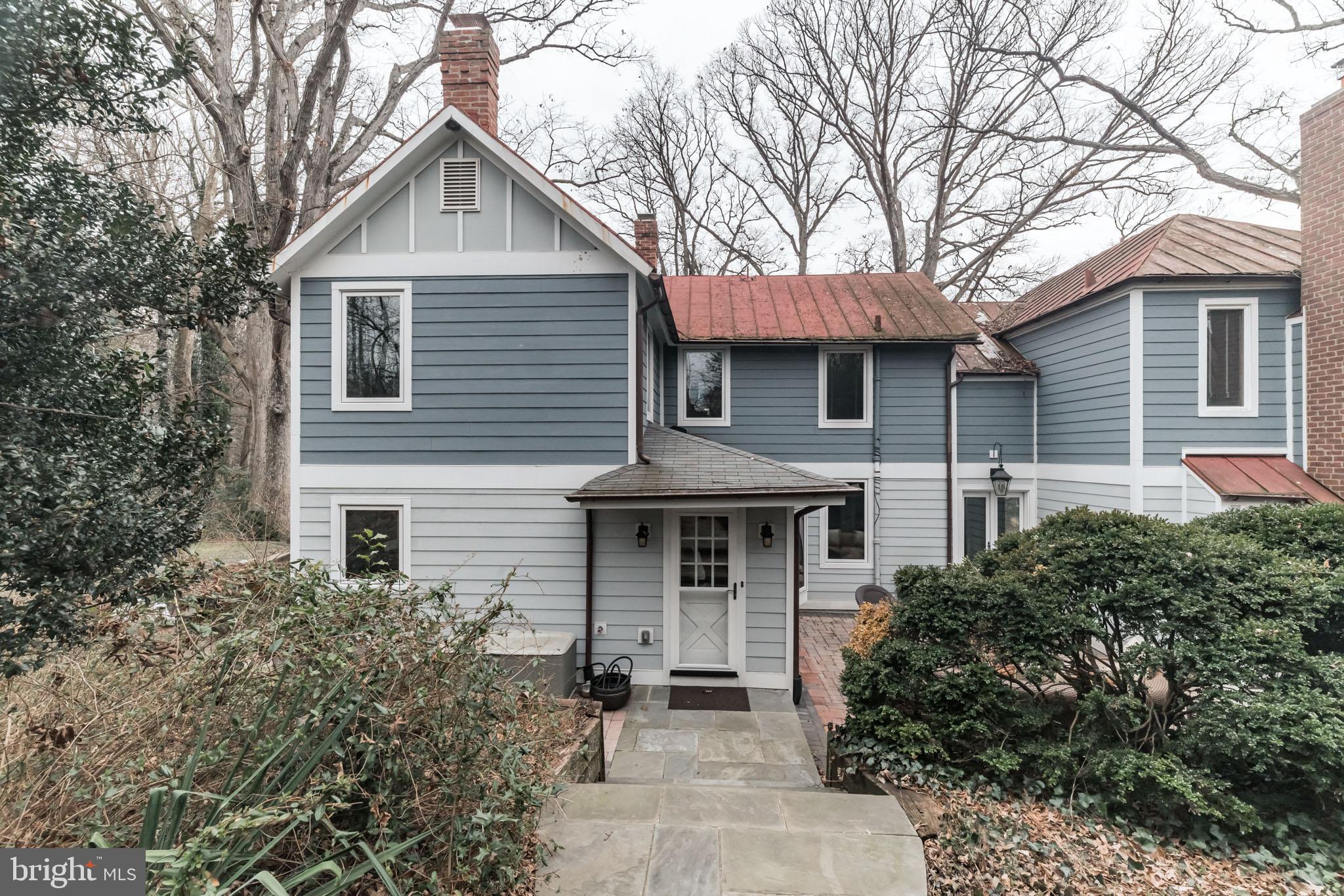 HOLMES RUN HEIGHTS - Residential