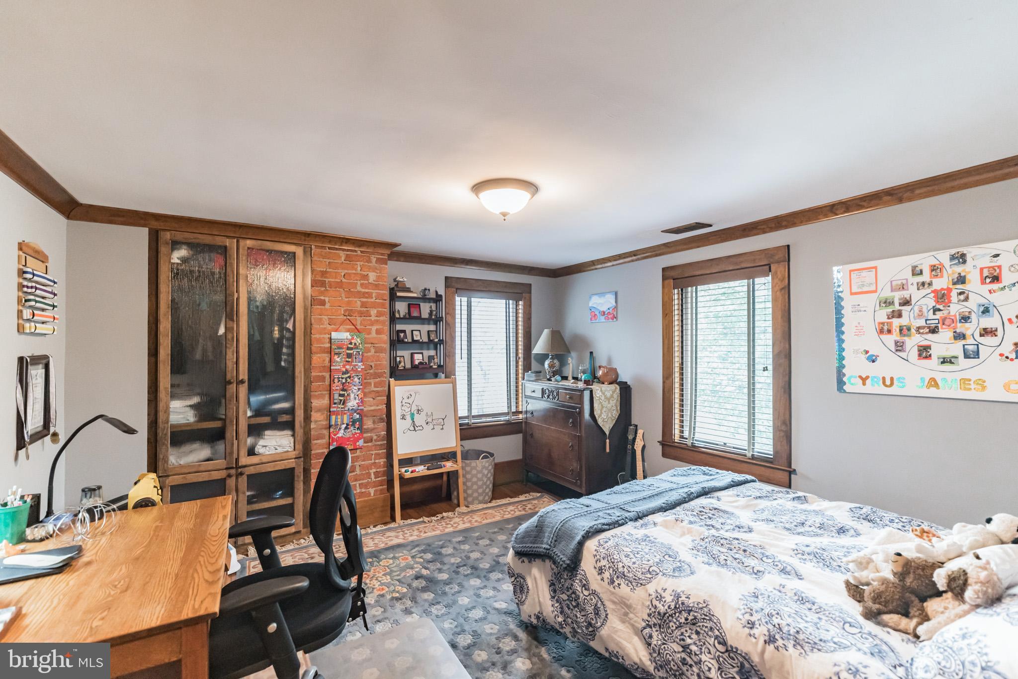 HOLMES RUN HEIGHTS - Residential