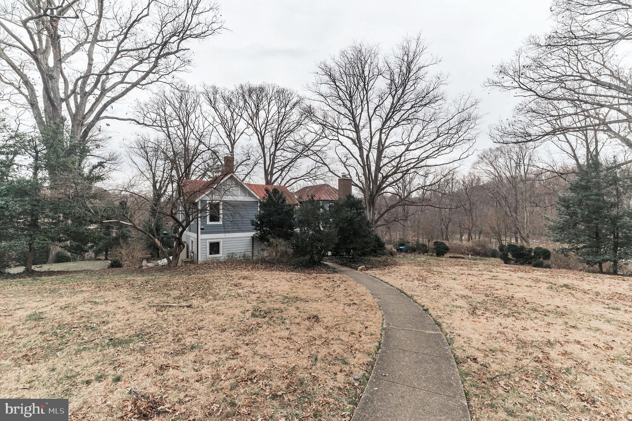 HOLMES RUN HEIGHTS - Residential