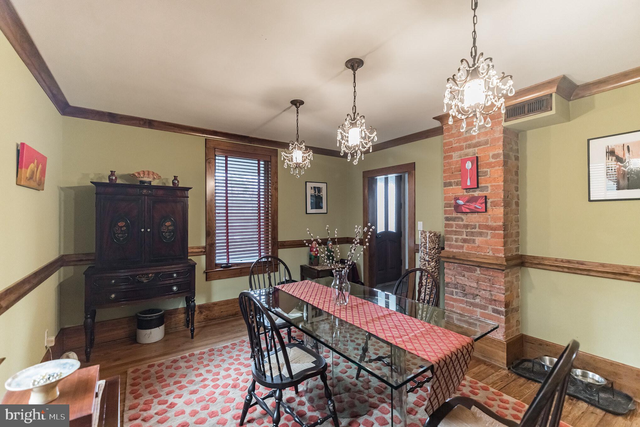 HOLMES RUN HEIGHTS - Residential