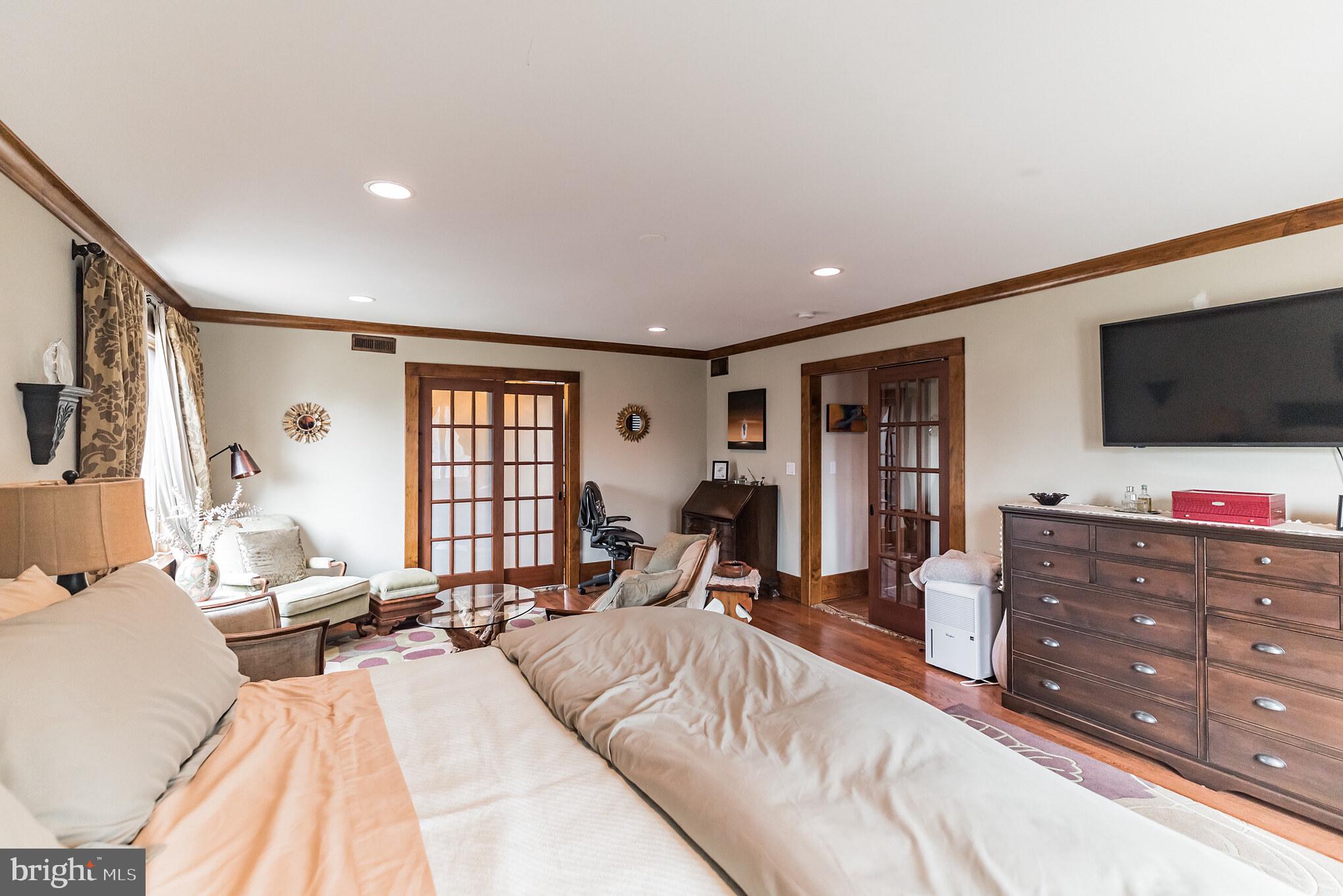 HOLMES RUN HEIGHTS - Residential