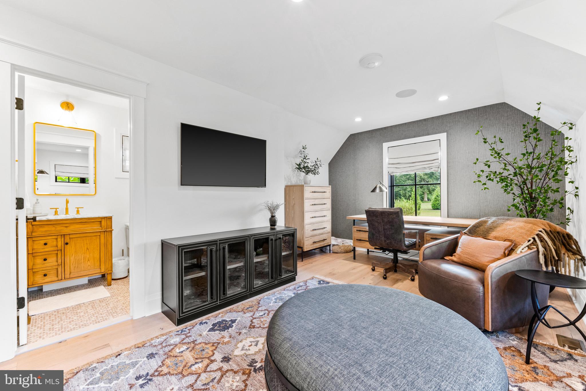 HAHN'S MEADOW - Residential