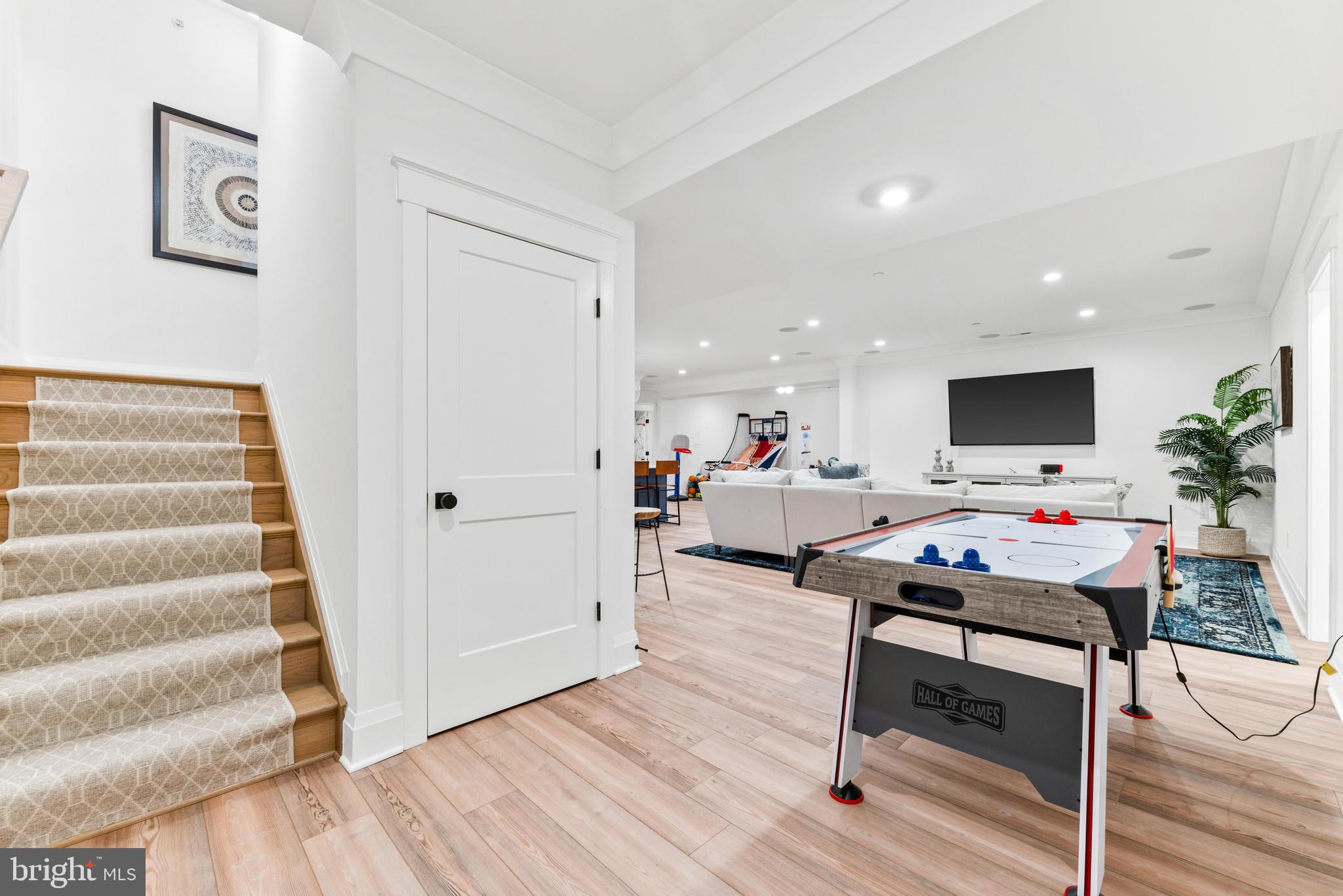 HAHN'S MEADOW - Residential