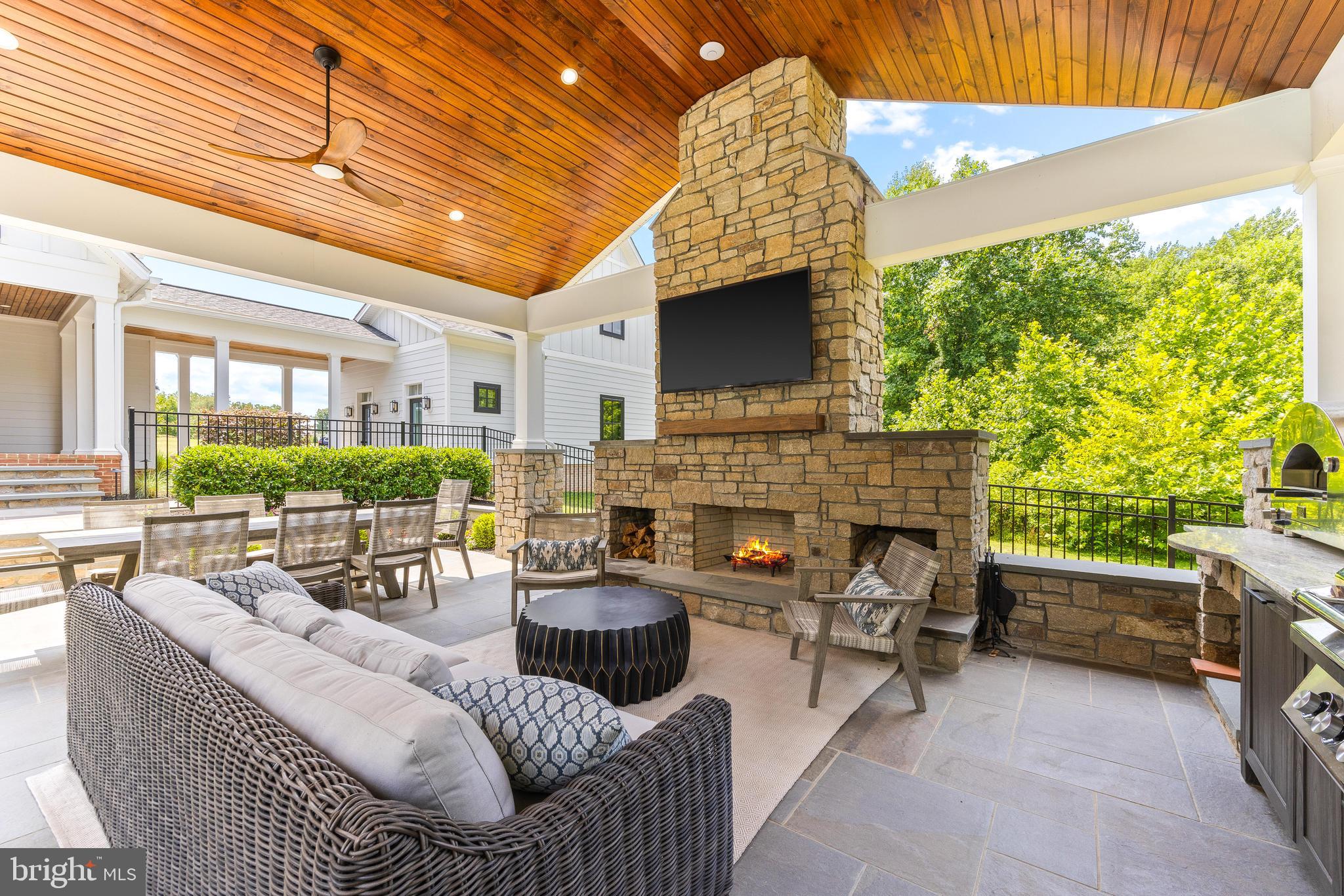 HAHN'S MEADOW - Residential