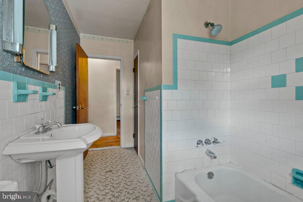 LAUREL VALLEY - Residential