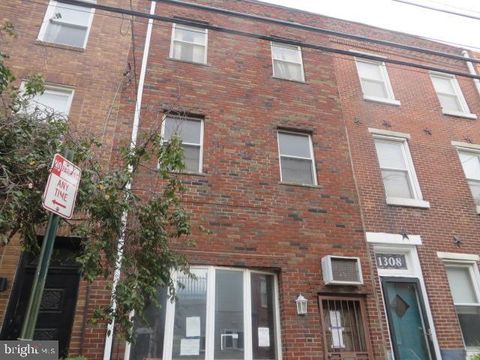 Townhouse For Sale - 1310 S 6th Street<br/> PHILADELPHIA, PA 19147