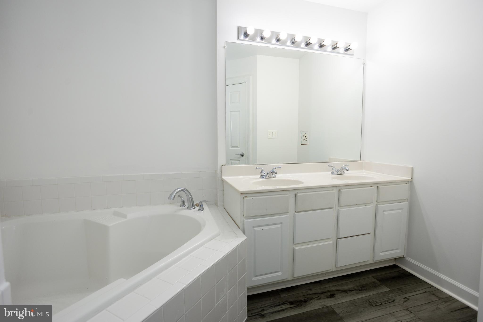 BLOOMS MILL - Residential Lease