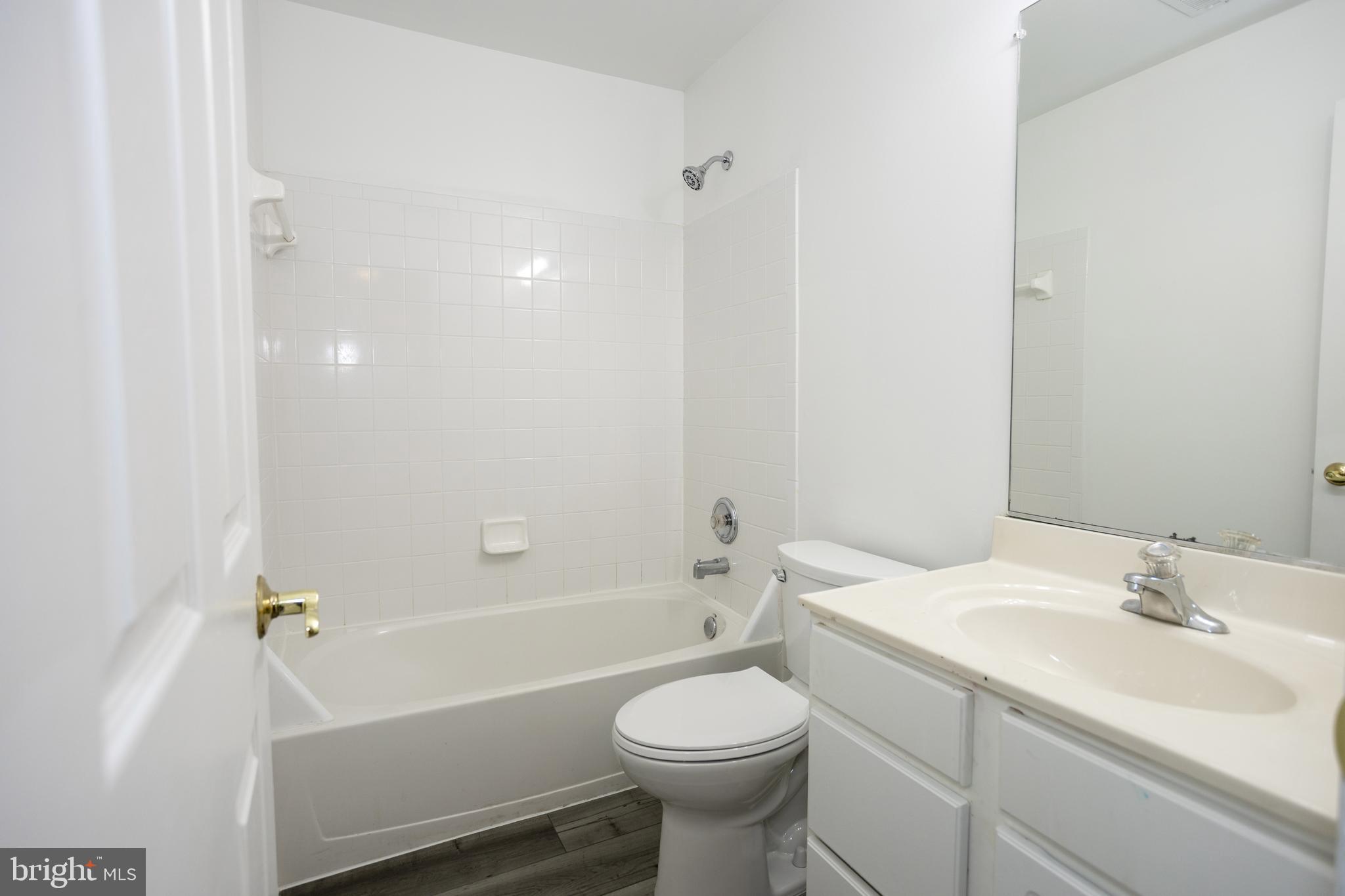 BLOOMS MILL - Residential Lease