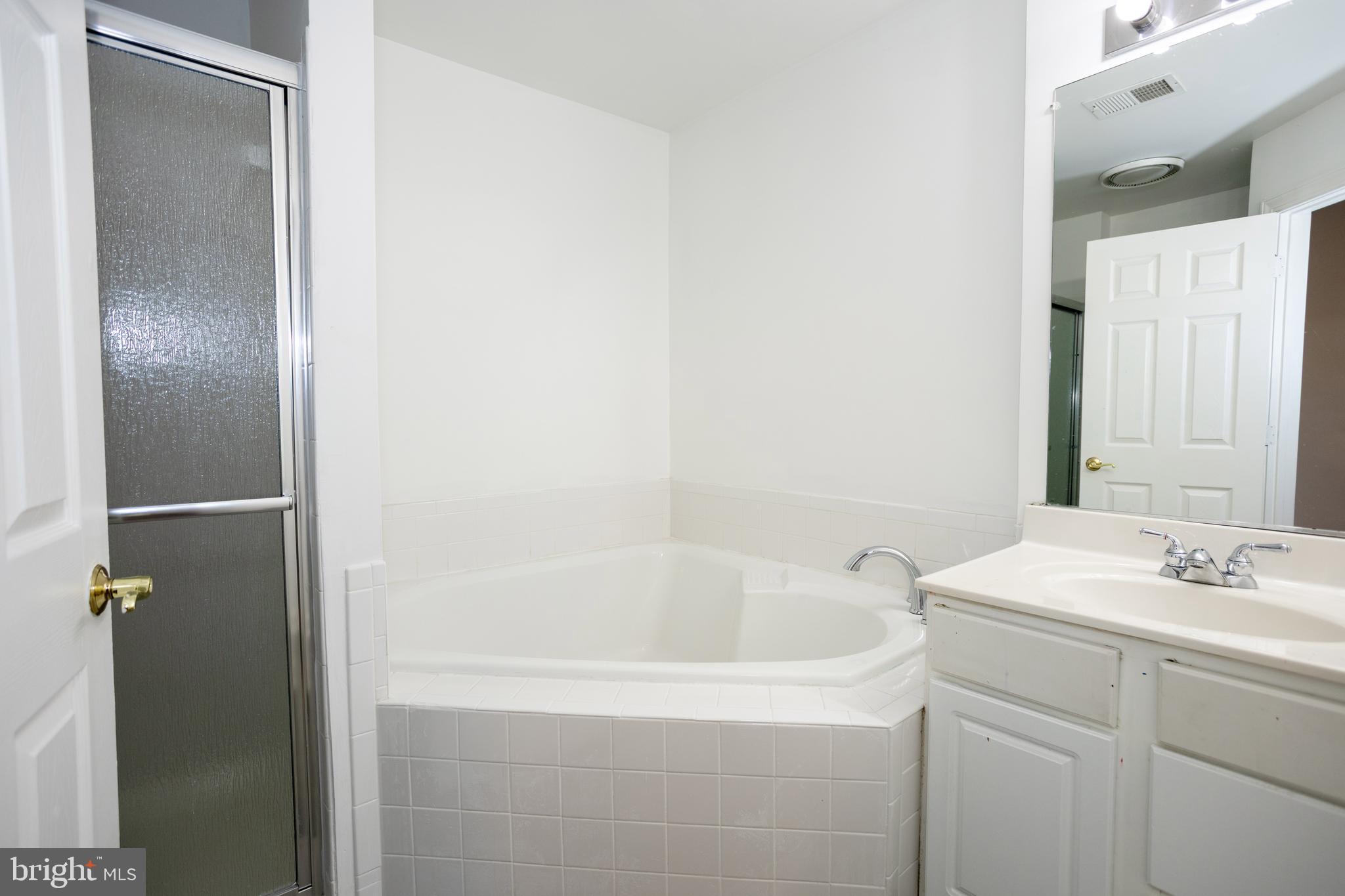 BLOOMS MILL - Residential Lease