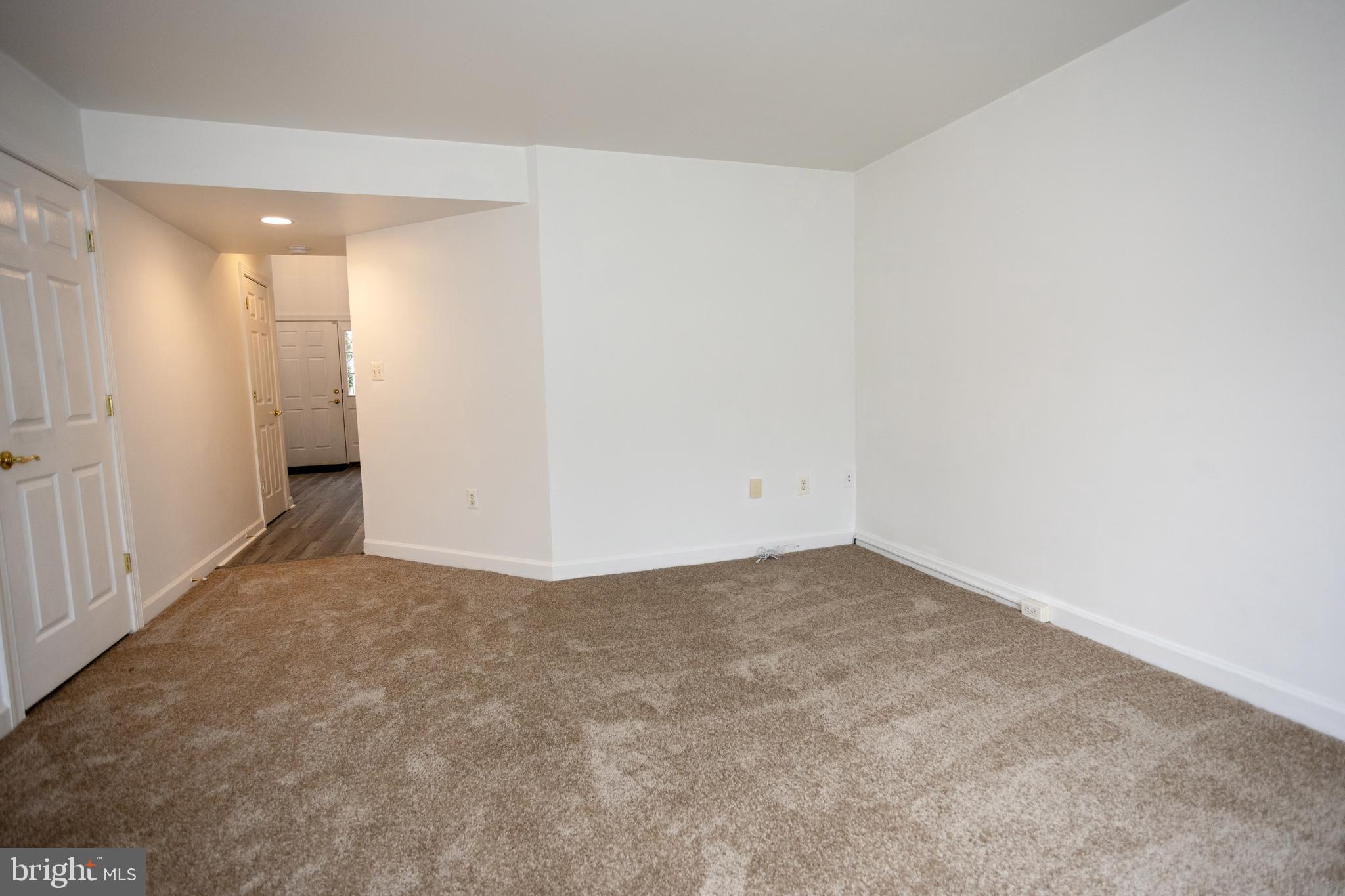 BLOOMS MILL - Residential Lease