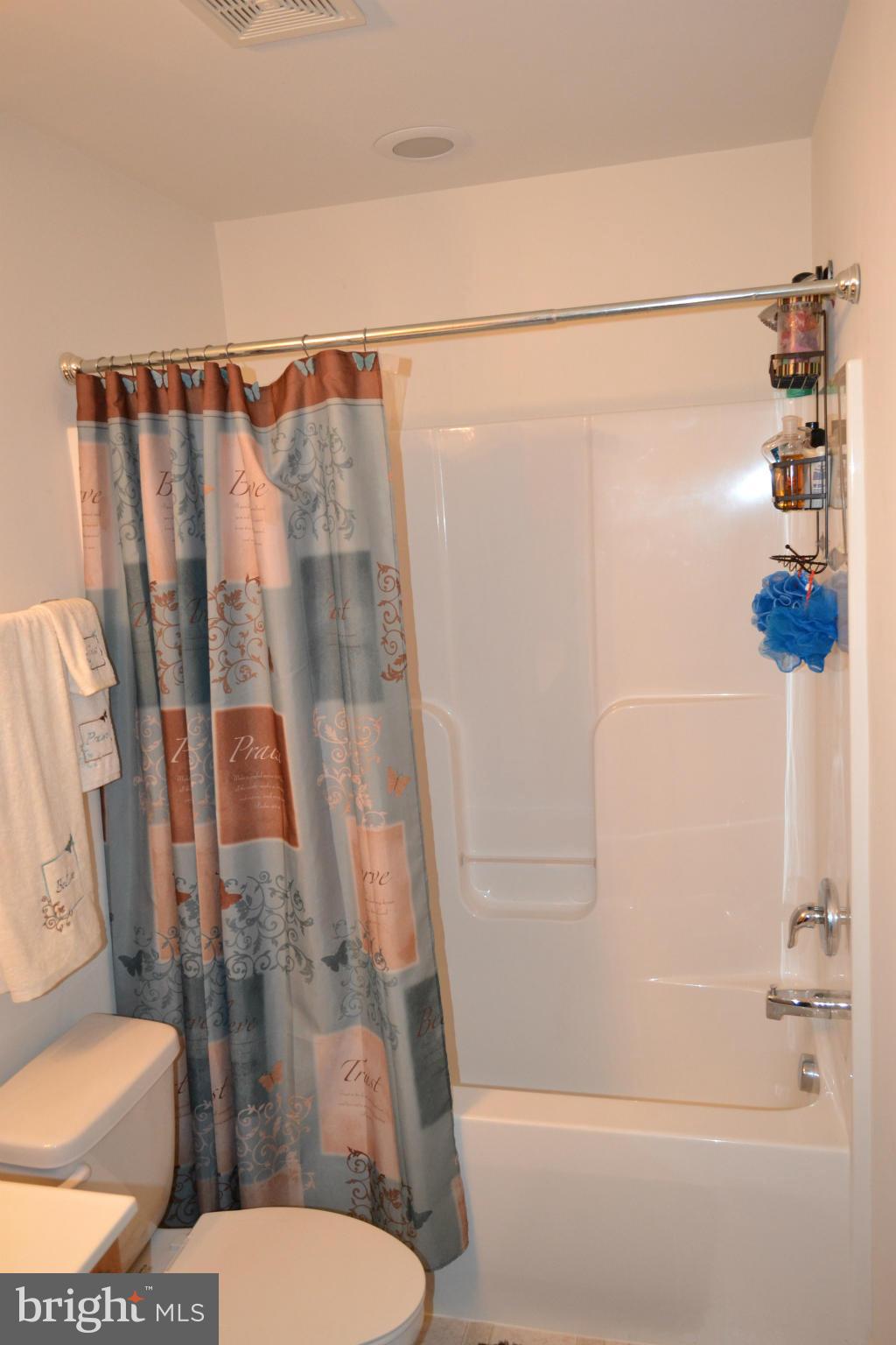 EVERETTE ESTATES - Residential Lease