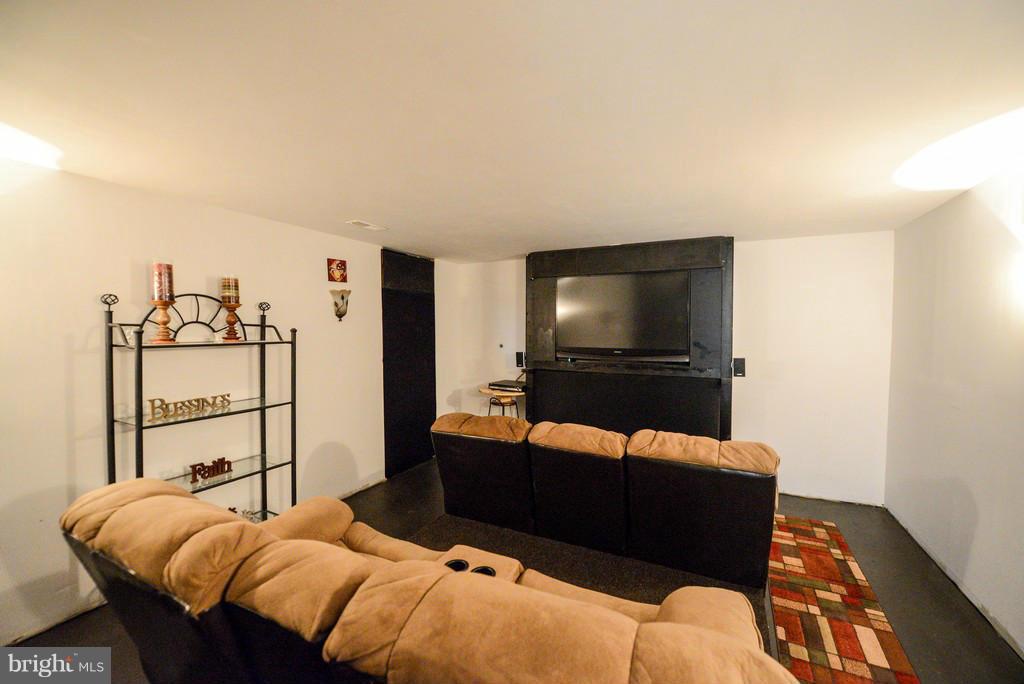 EVERETTE ESTATES - Residential Lease