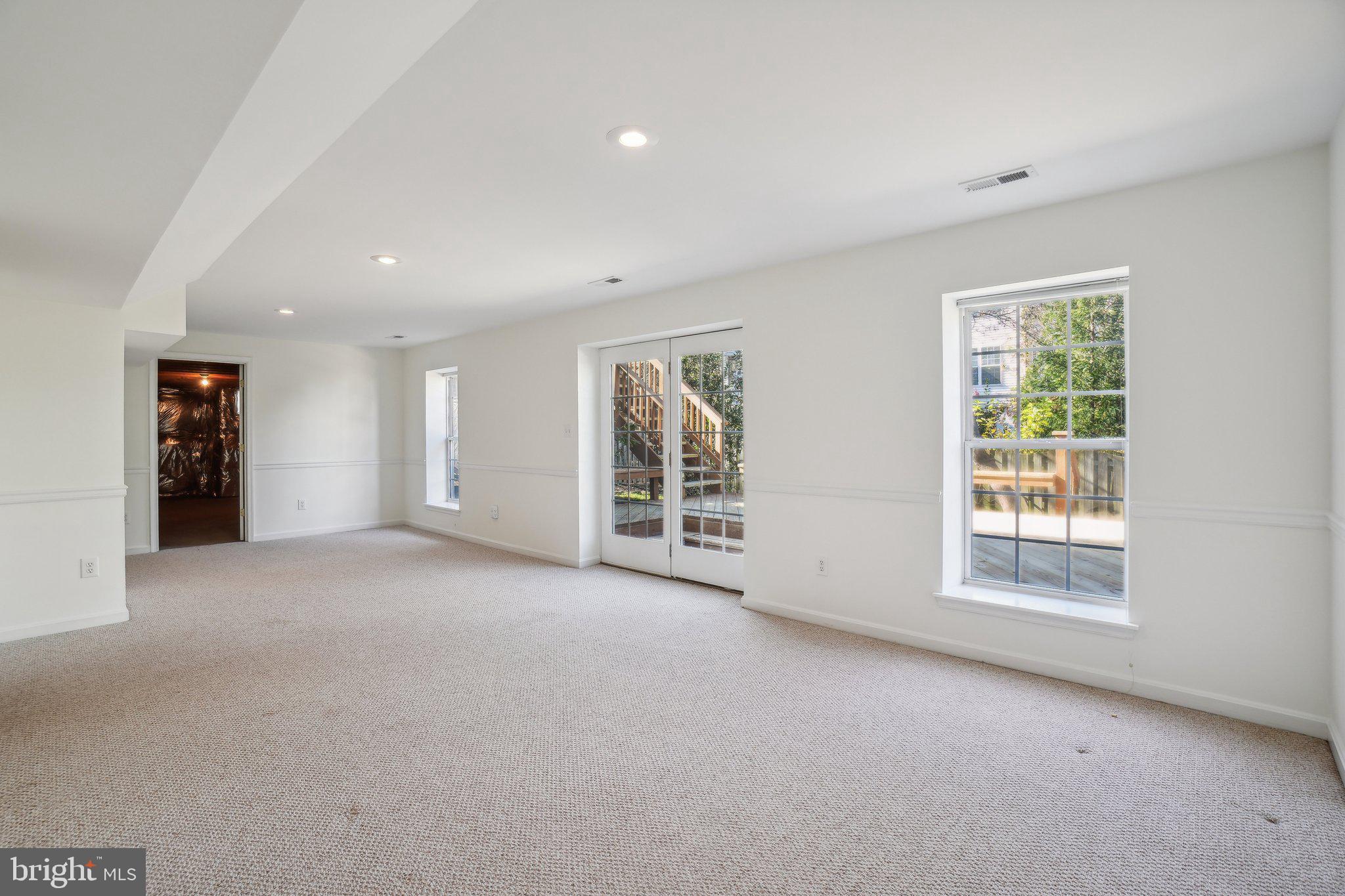 MANORS OF LEESBURG - Residential