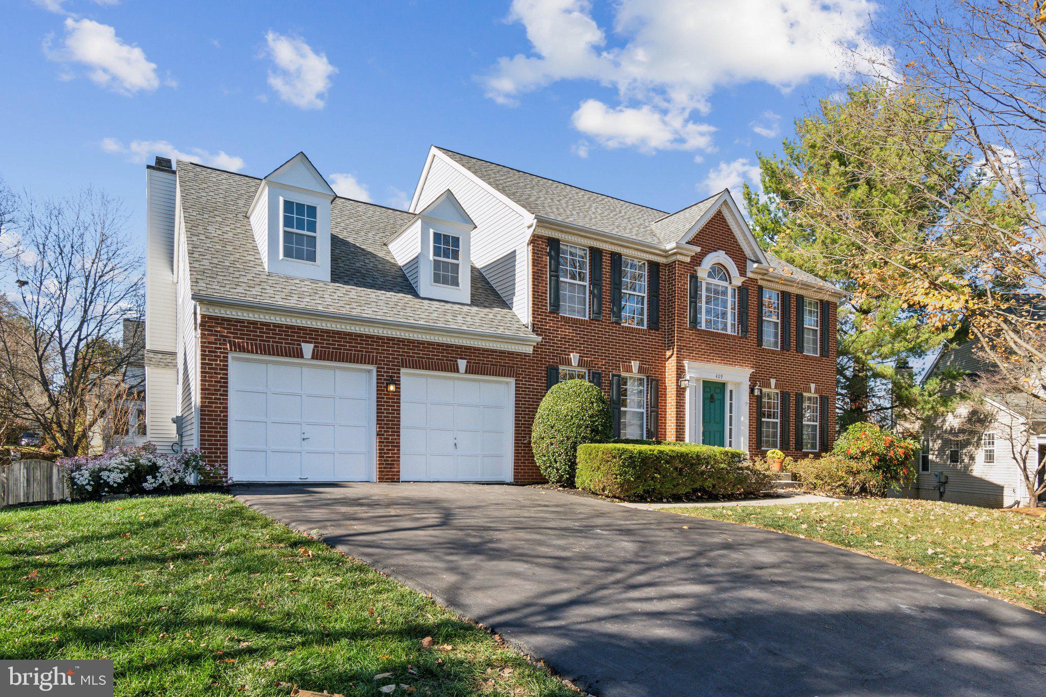 MANORS OF LEESBURG - Residential