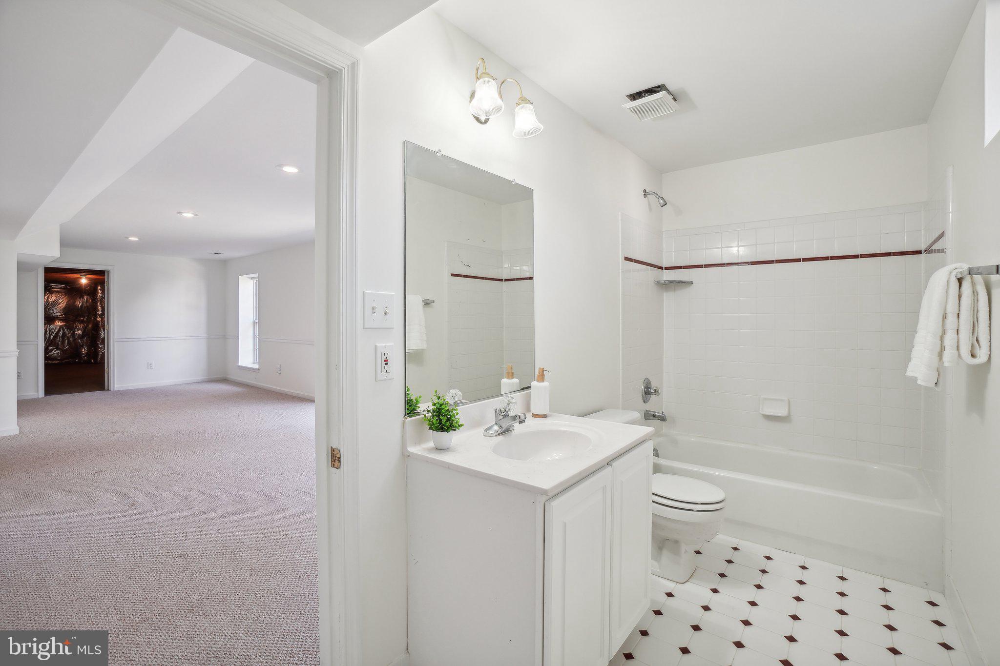 MANORS OF LEESBURG - Residential