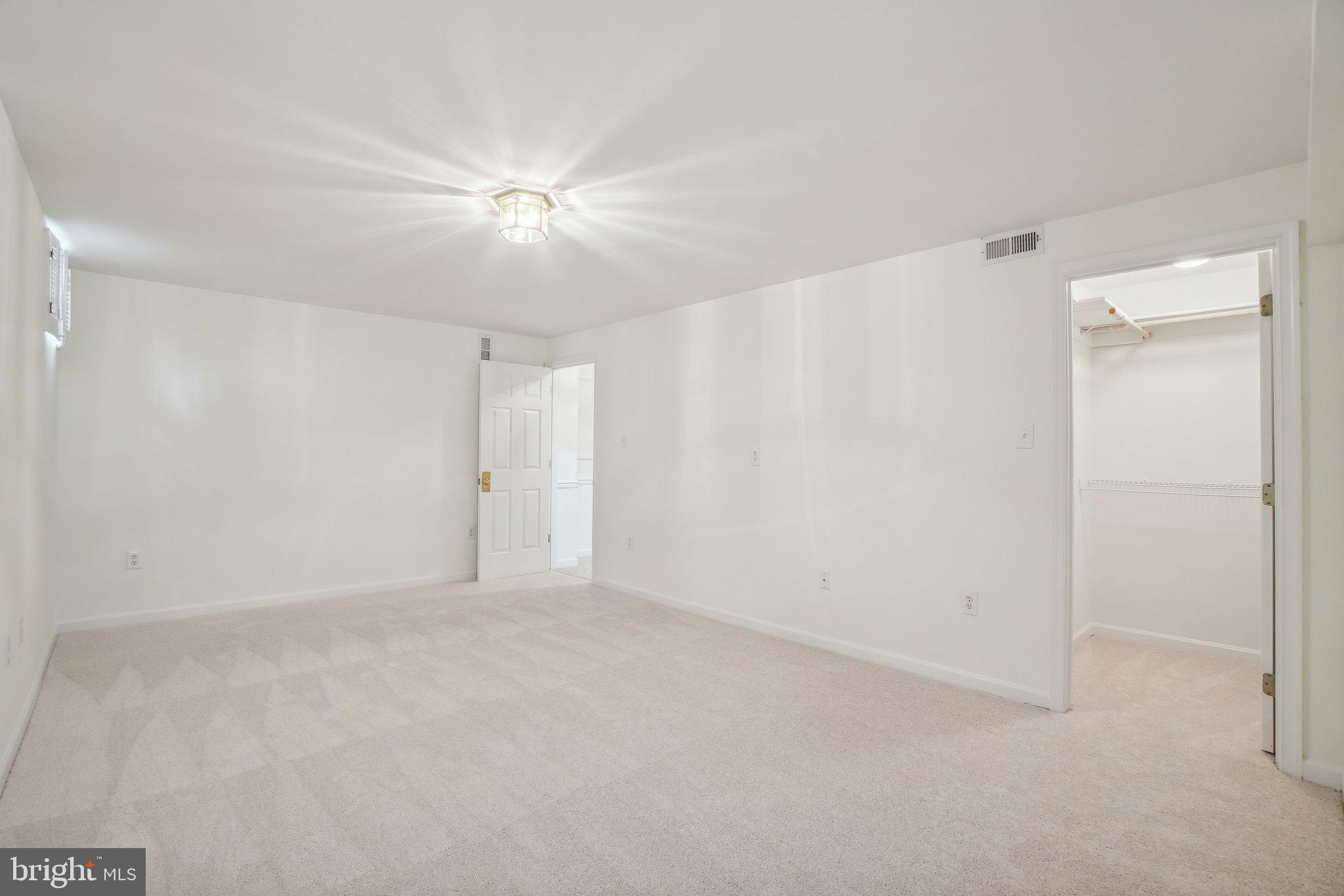 MANORS OF LEESBURG - Residential