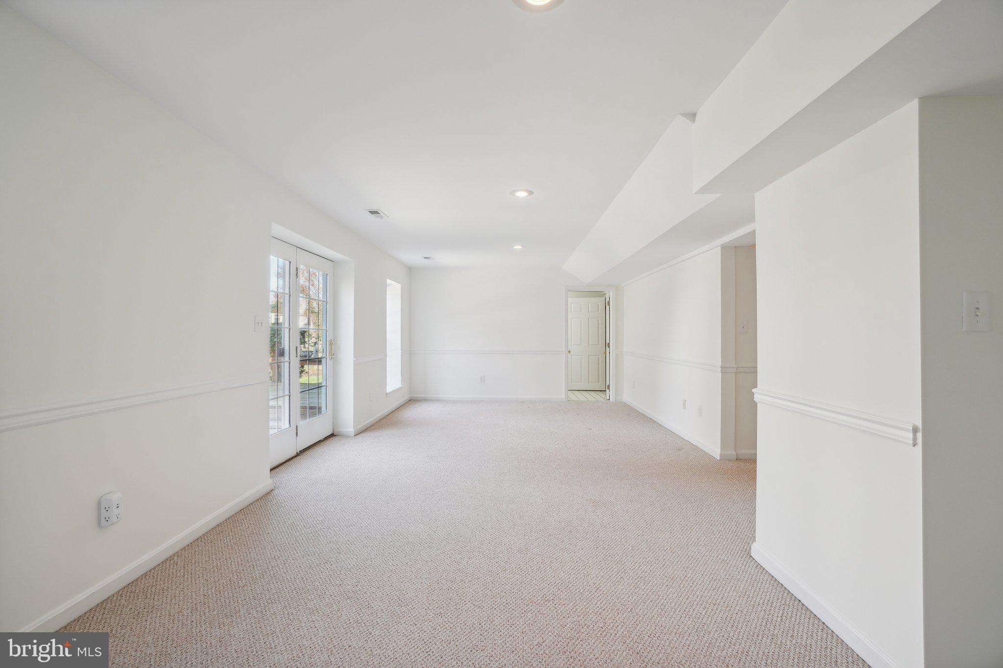 MANORS OF LEESBURG - Residential