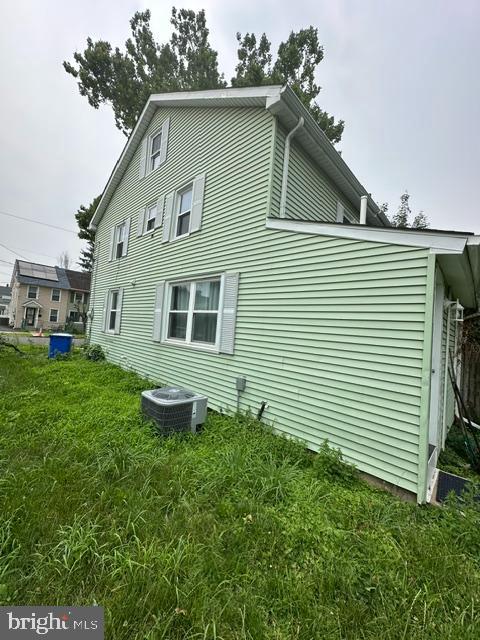 833 W 2ND STREET - Photo 2