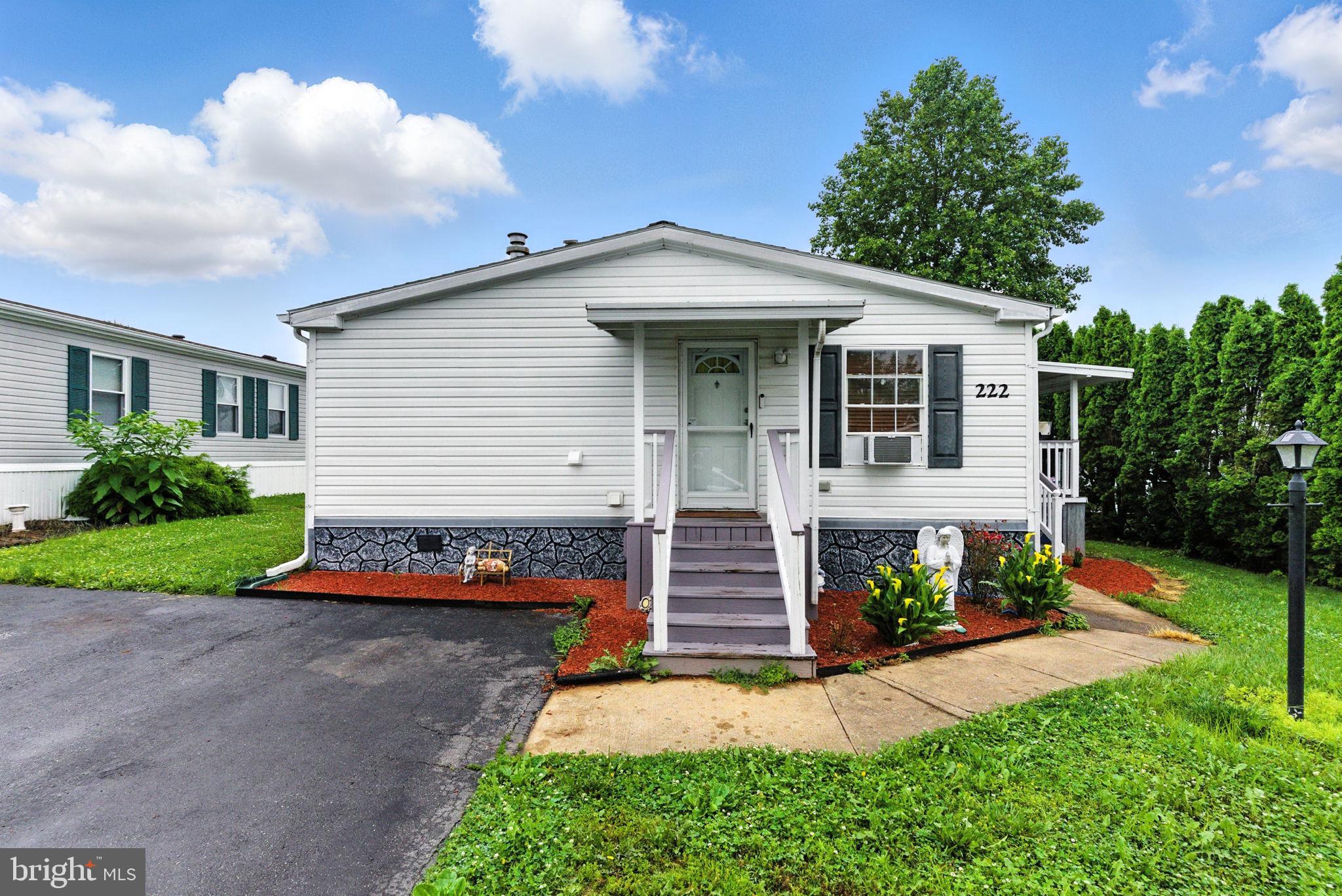 222 LONGWOOD COURT W