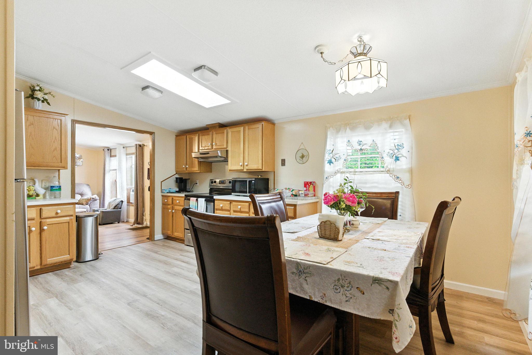 222 LONGWOOD COURT W