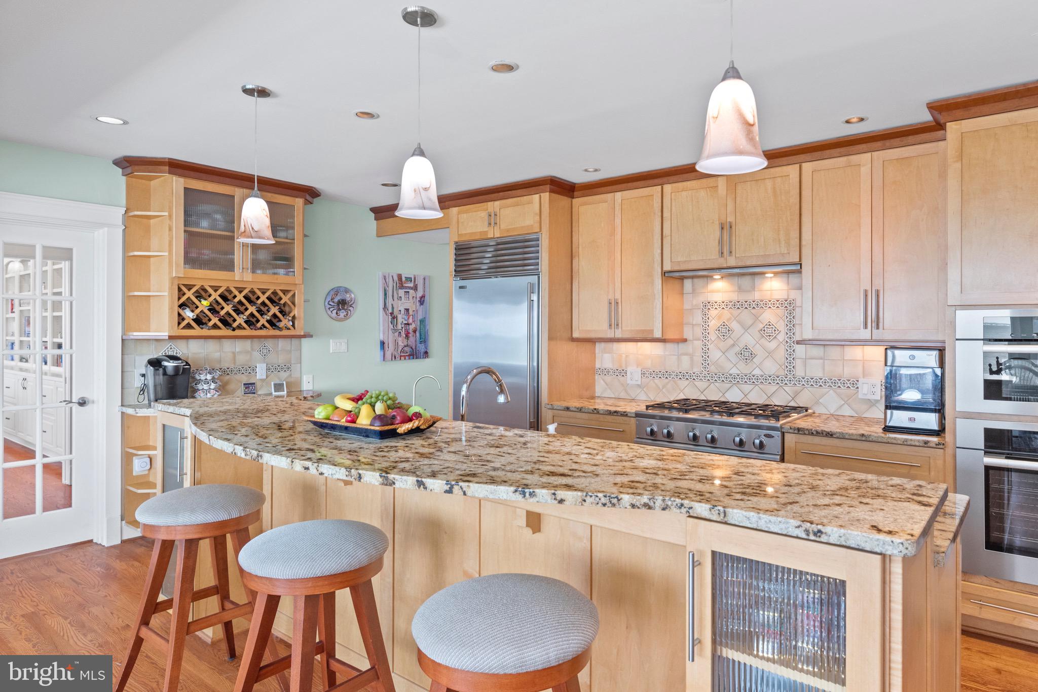 QUEEN ANNE COLONY - Residential