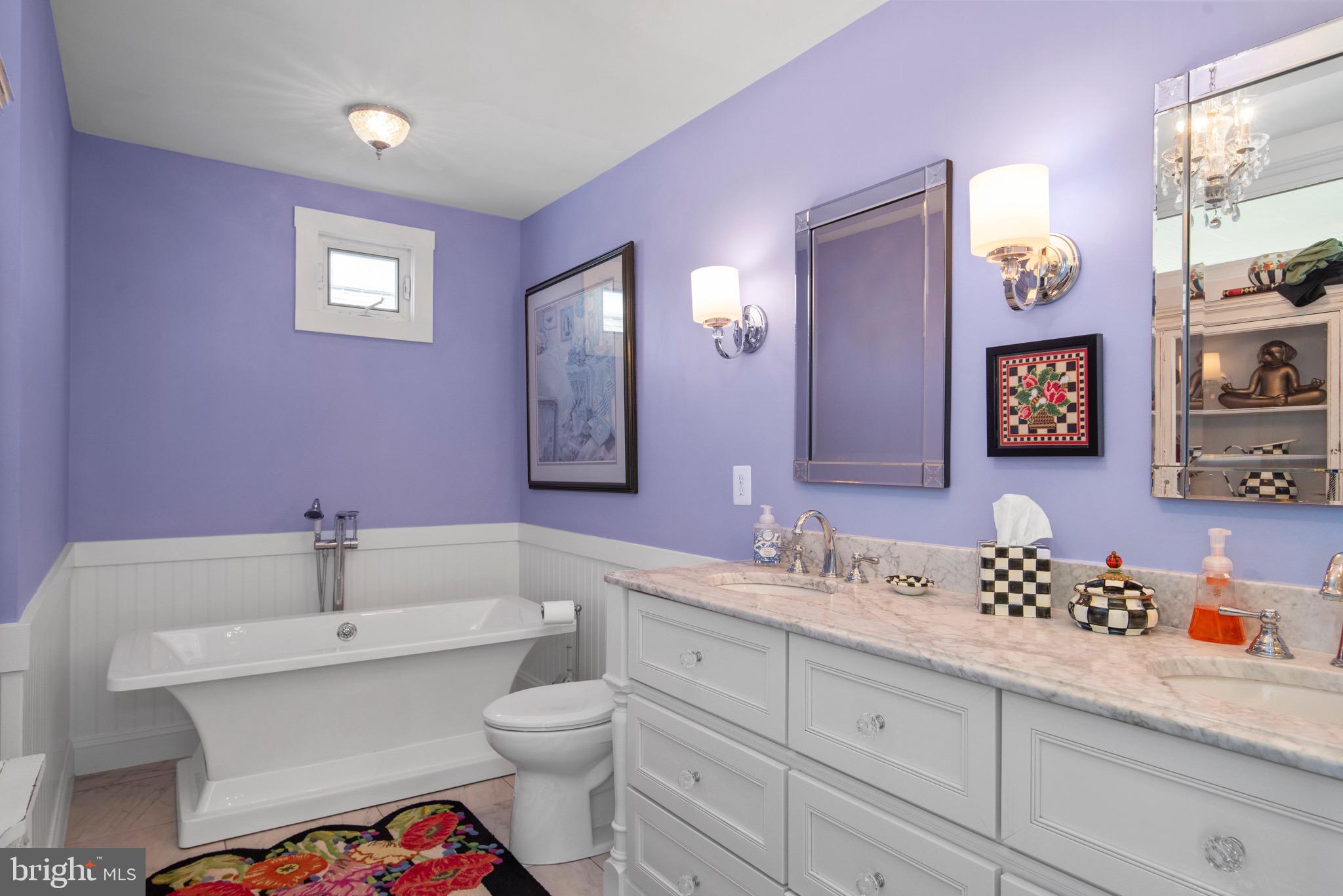 QUEEN ANNE COLONY - Residential