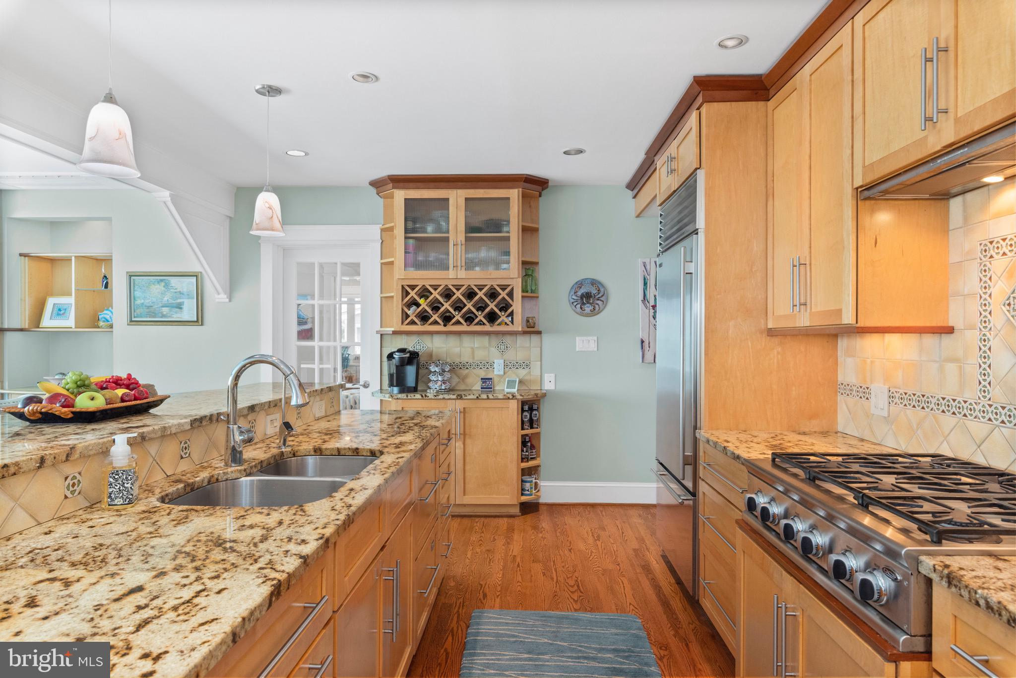 QUEEN ANNE COLONY - Residential