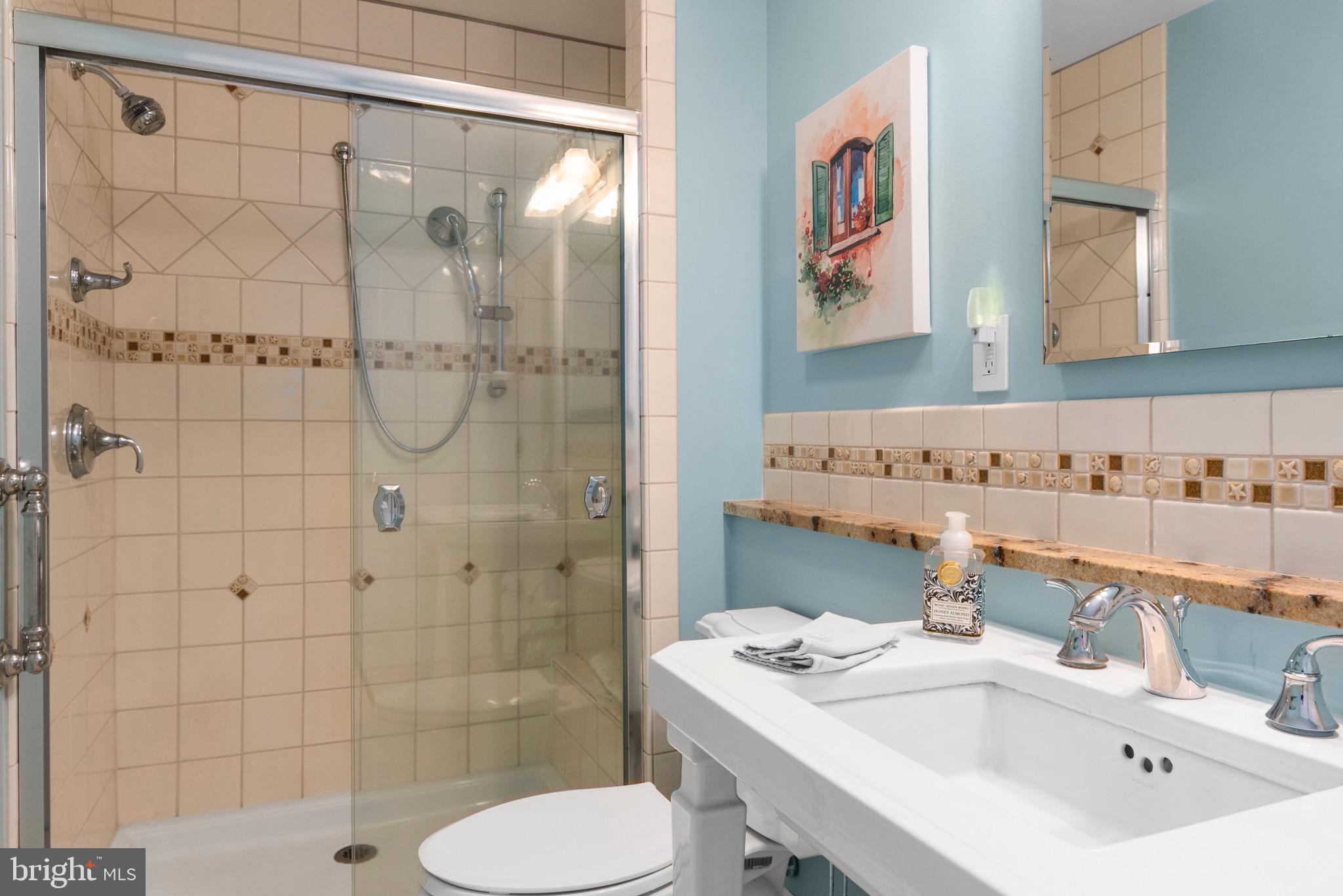 QUEEN ANNE COLONY - Residential