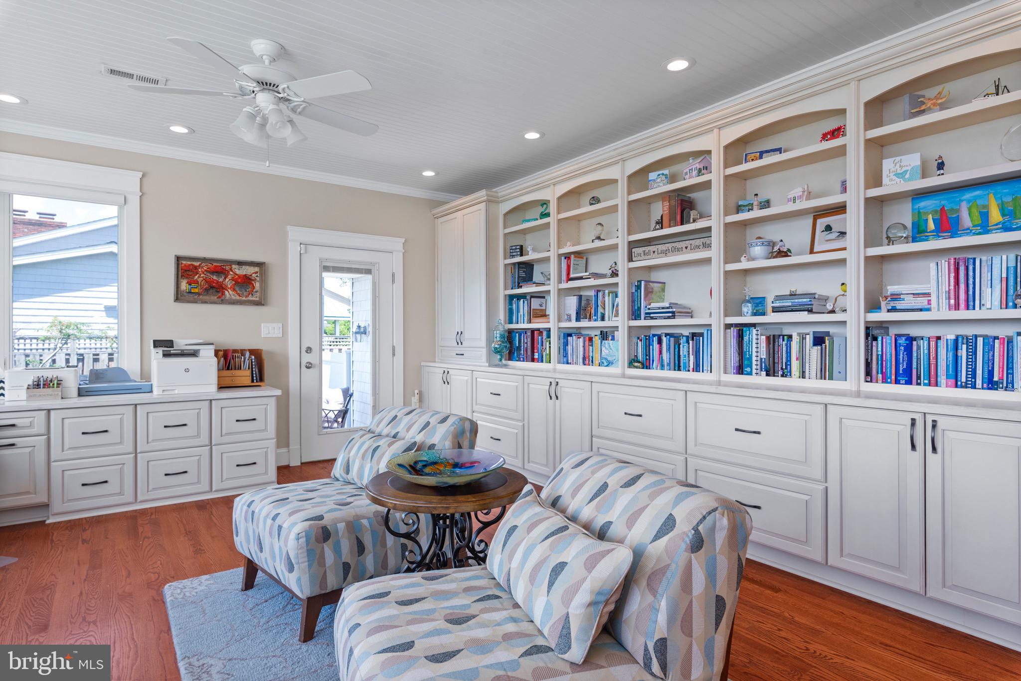 QUEEN ANNE COLONY - Residential