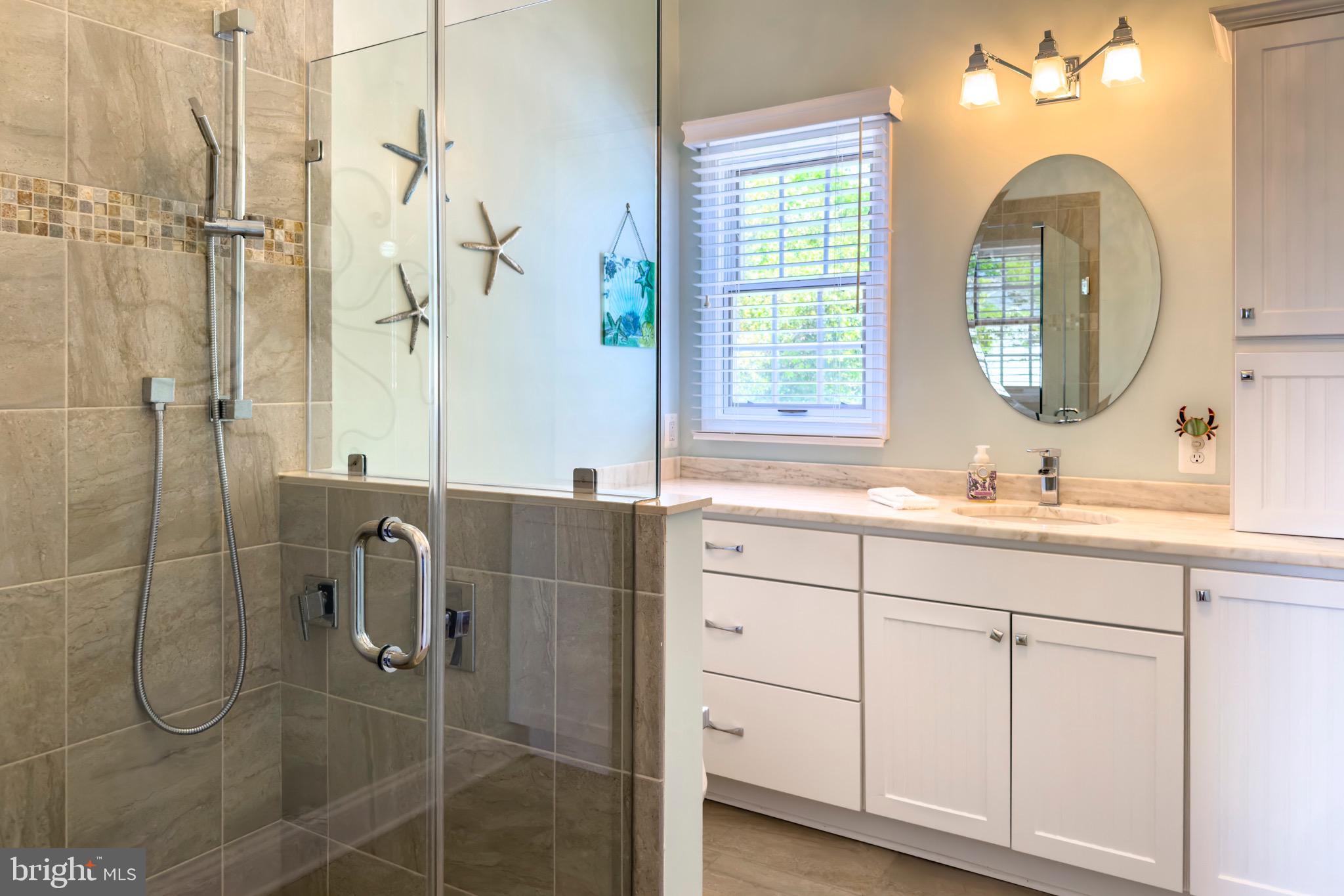 QUEEN ANNE COLONY - Residential