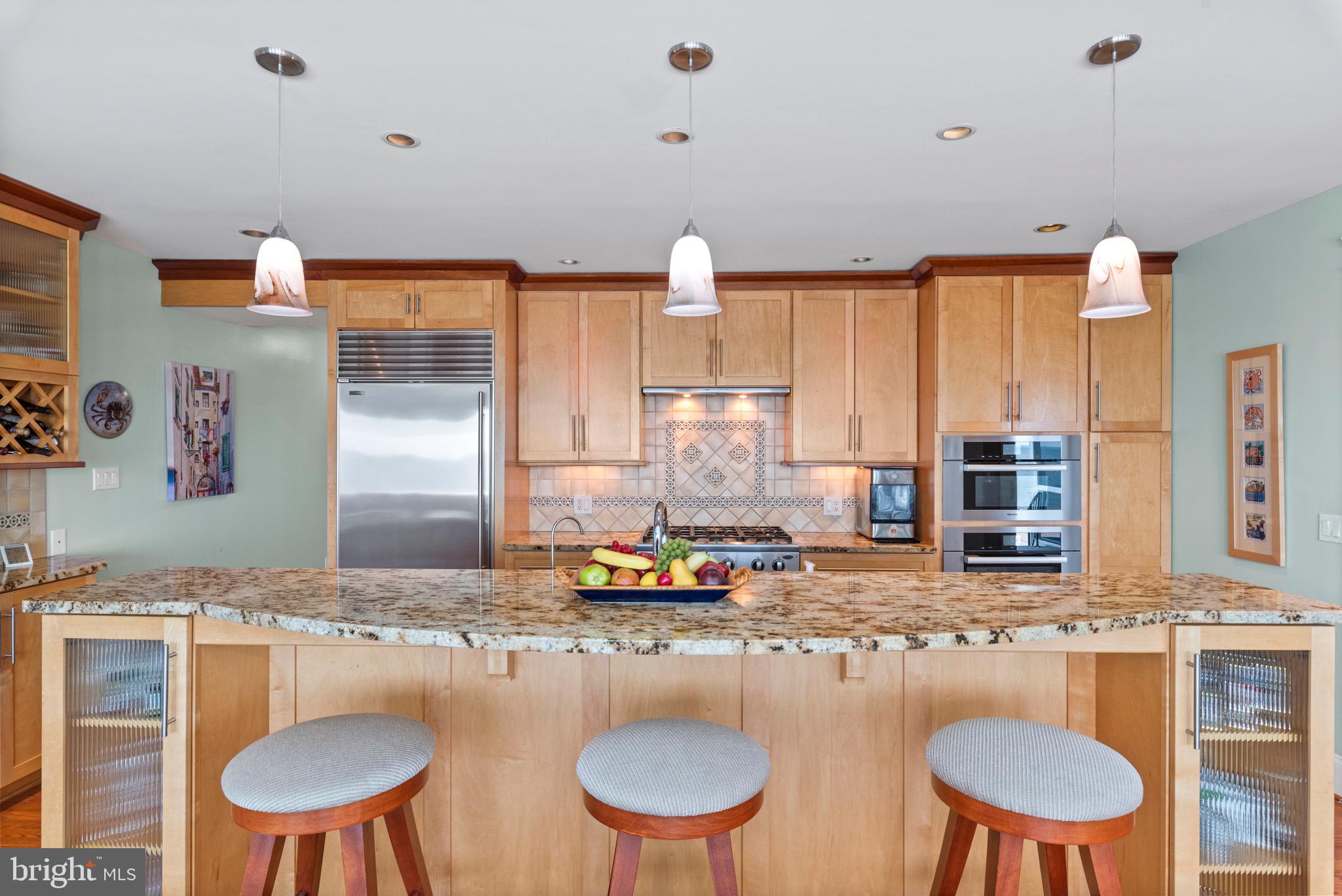 QUEEN ANNE COLONY - Residential