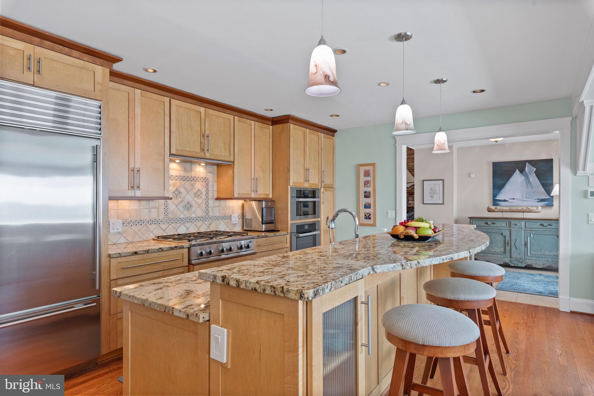 QUEEN ANNE COLONY - Residential