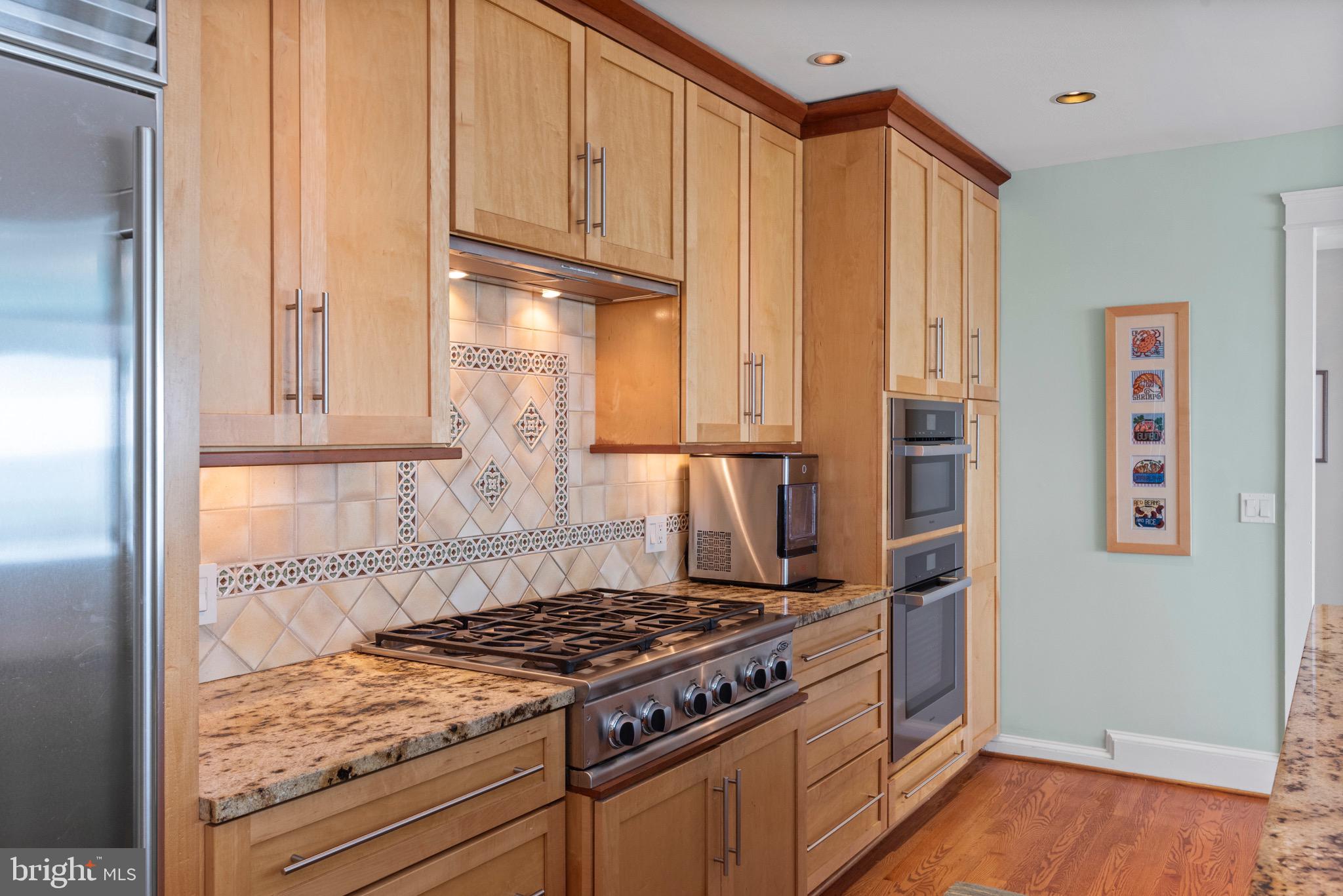 QUEEN ANNE COLONY - Residential