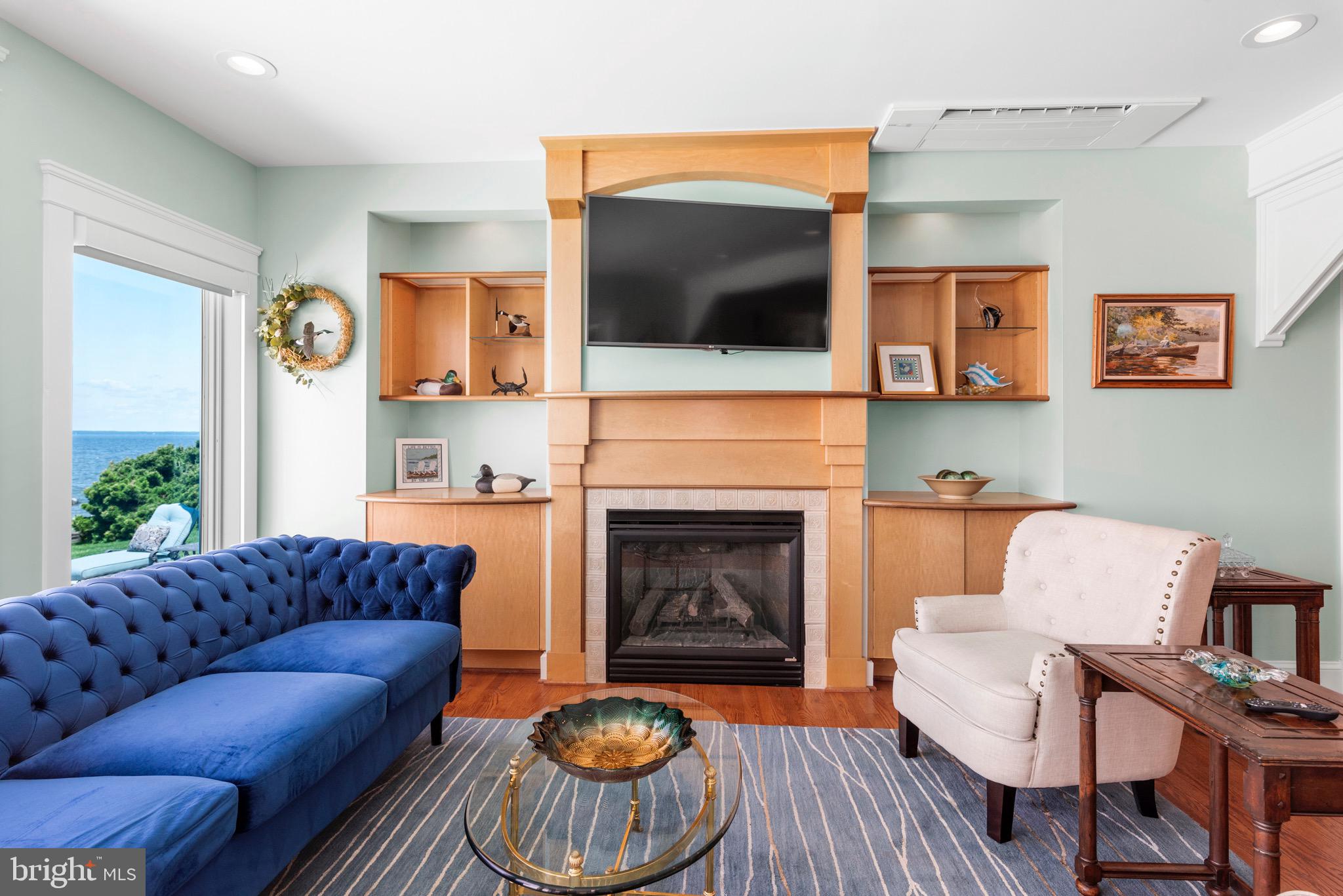 QUEEN ANNE COLONY - Residential