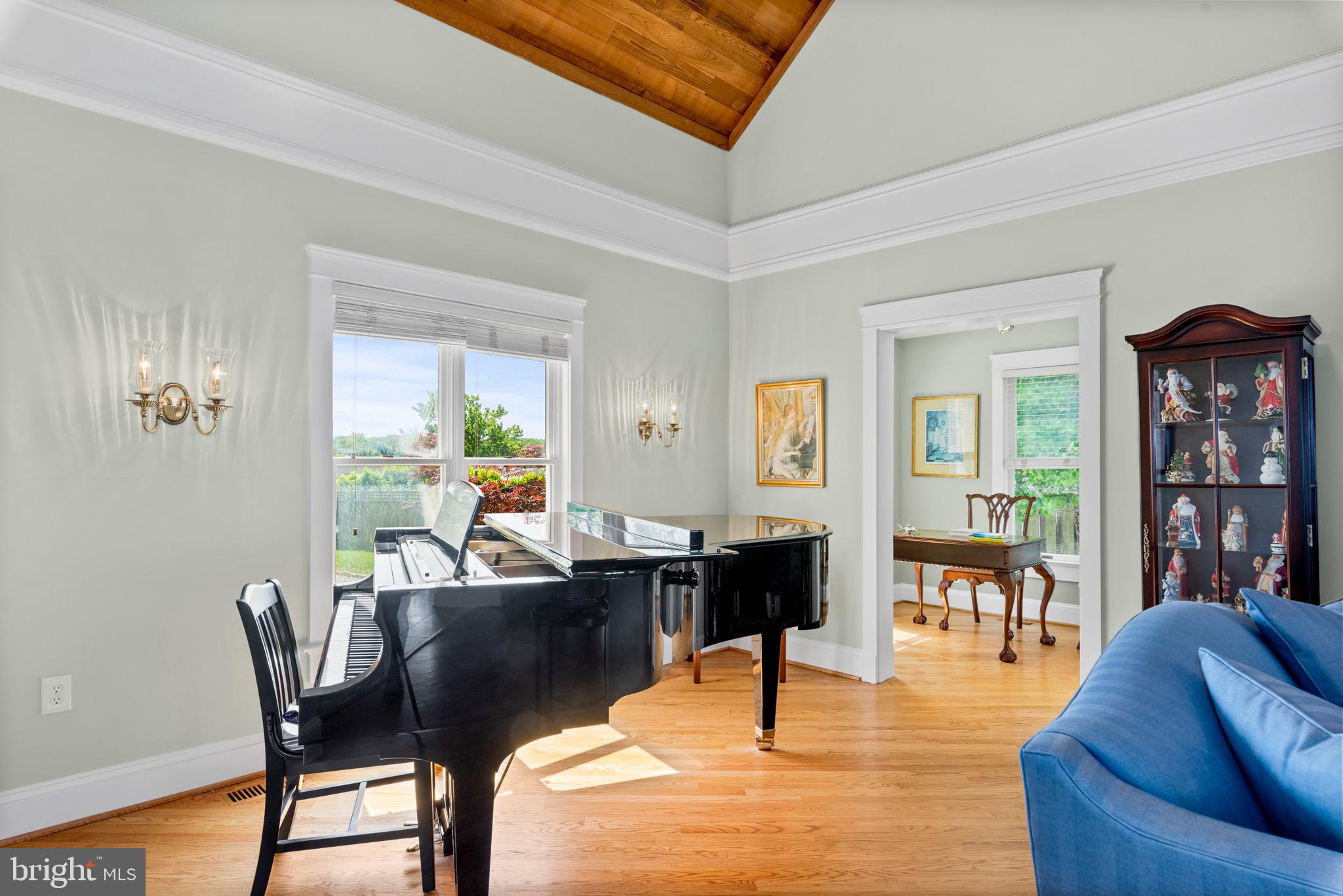 QUEEN ANNE COLONY - Residential