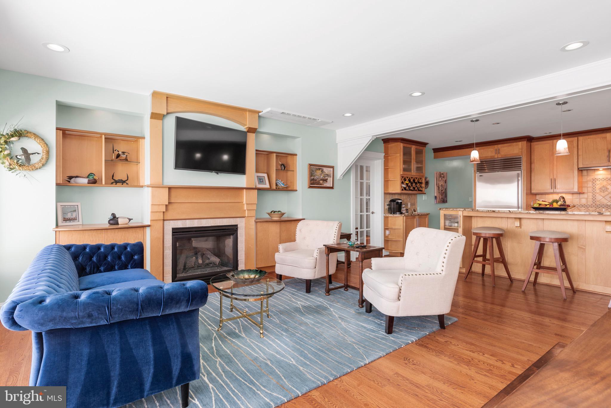 QUEEN ANNE COLONY - Residential