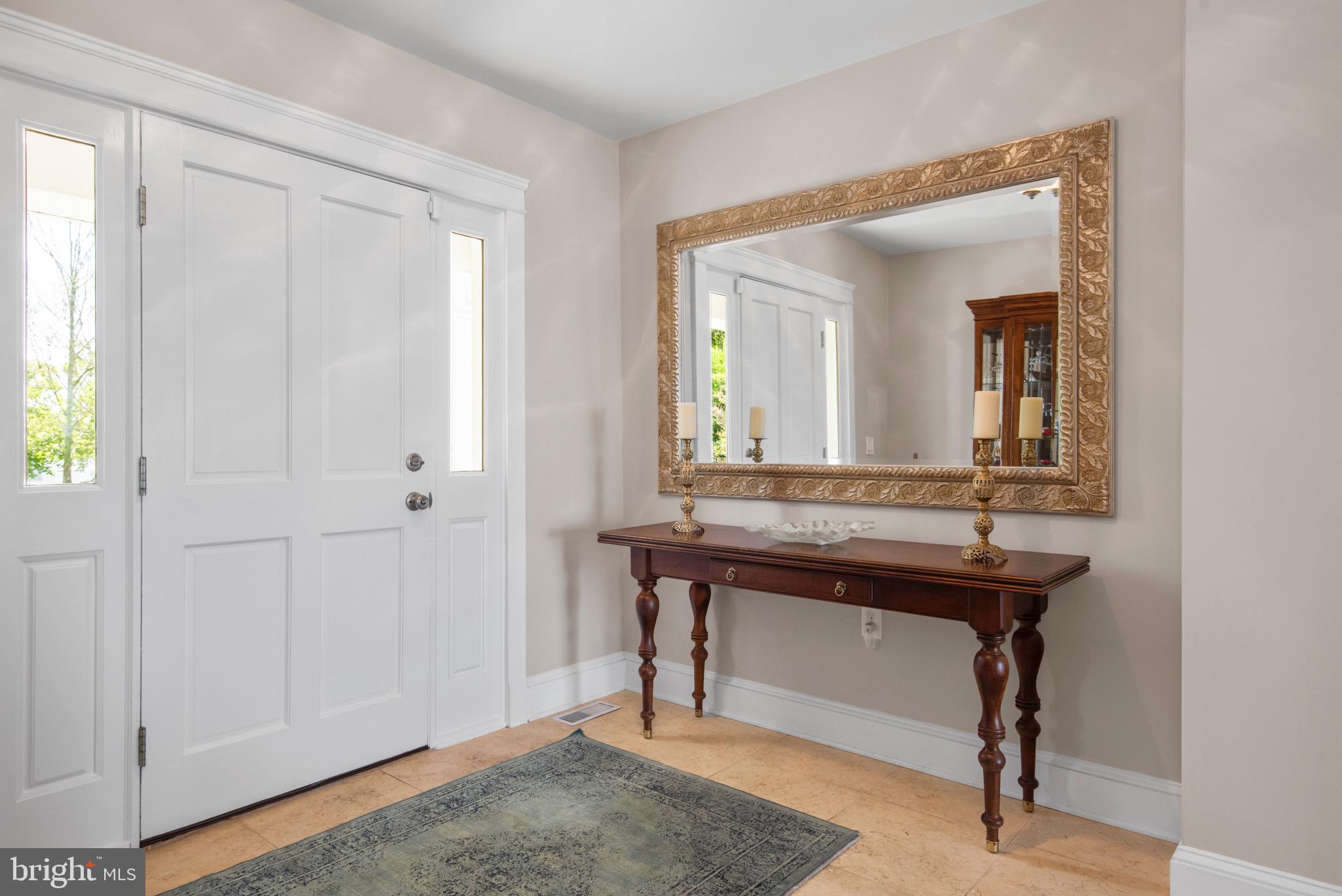 QUEEN ANNE COLONY - Residential