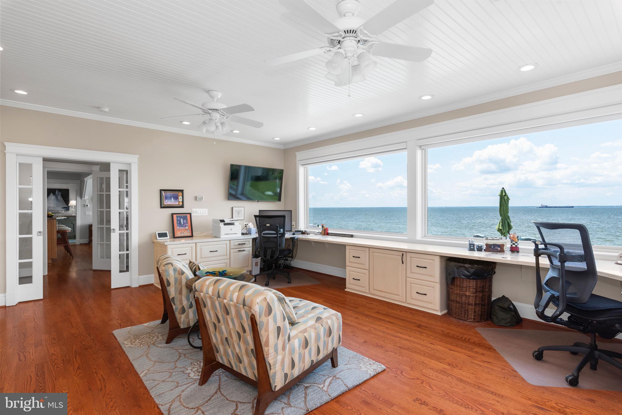 QUEEN ANNE COLONY - Residential