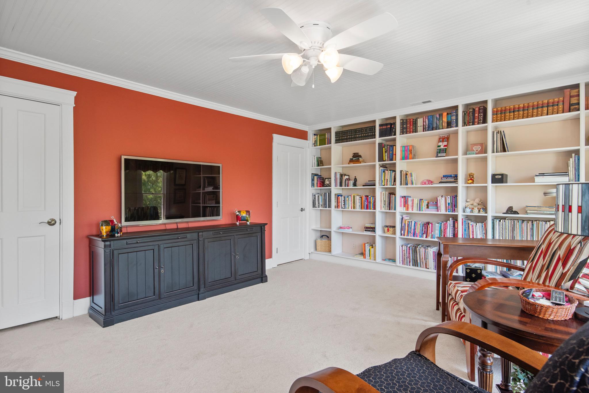 QUEEN ANNE COLONY - Residential