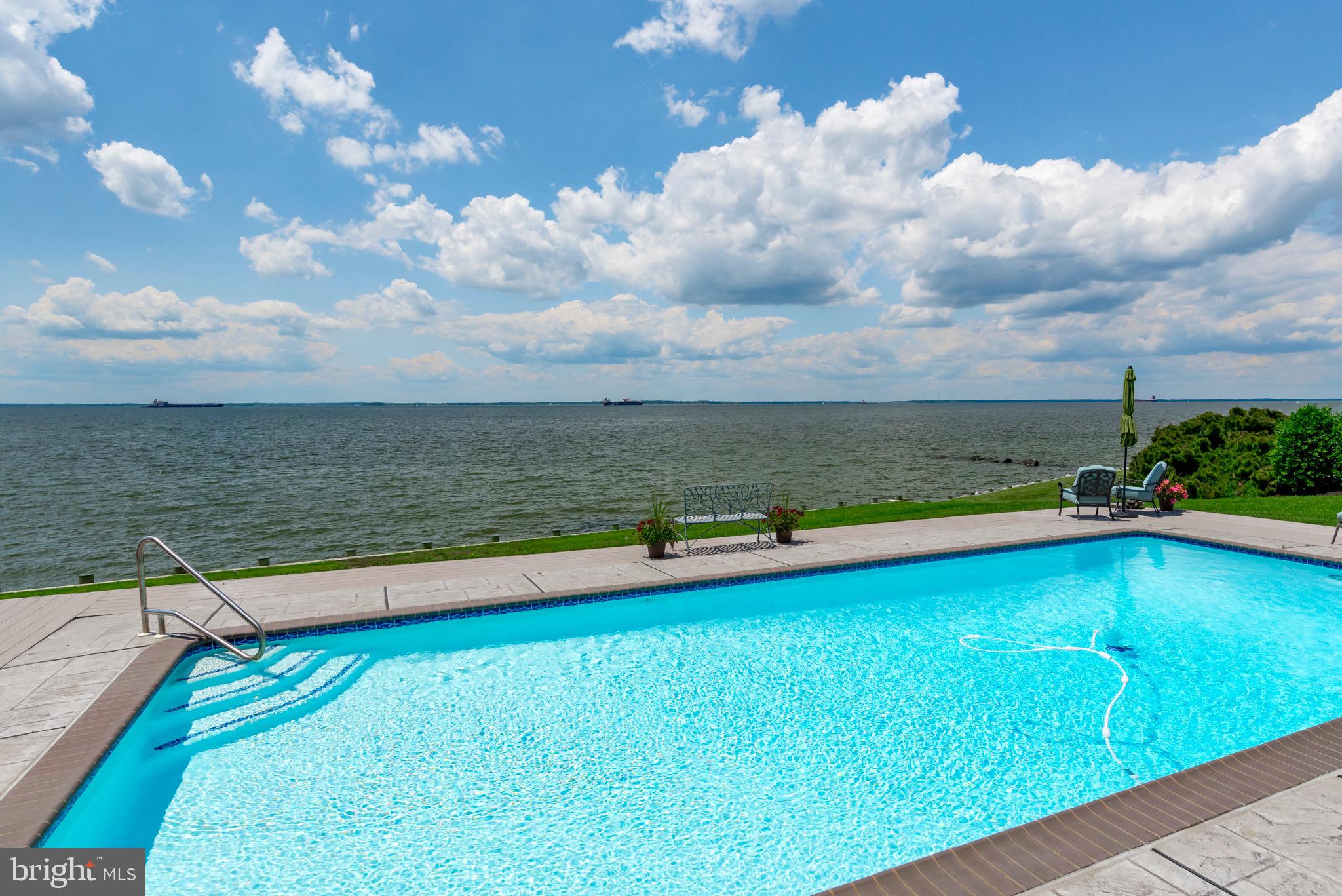 QUEEN ANNE COLONY - Residential