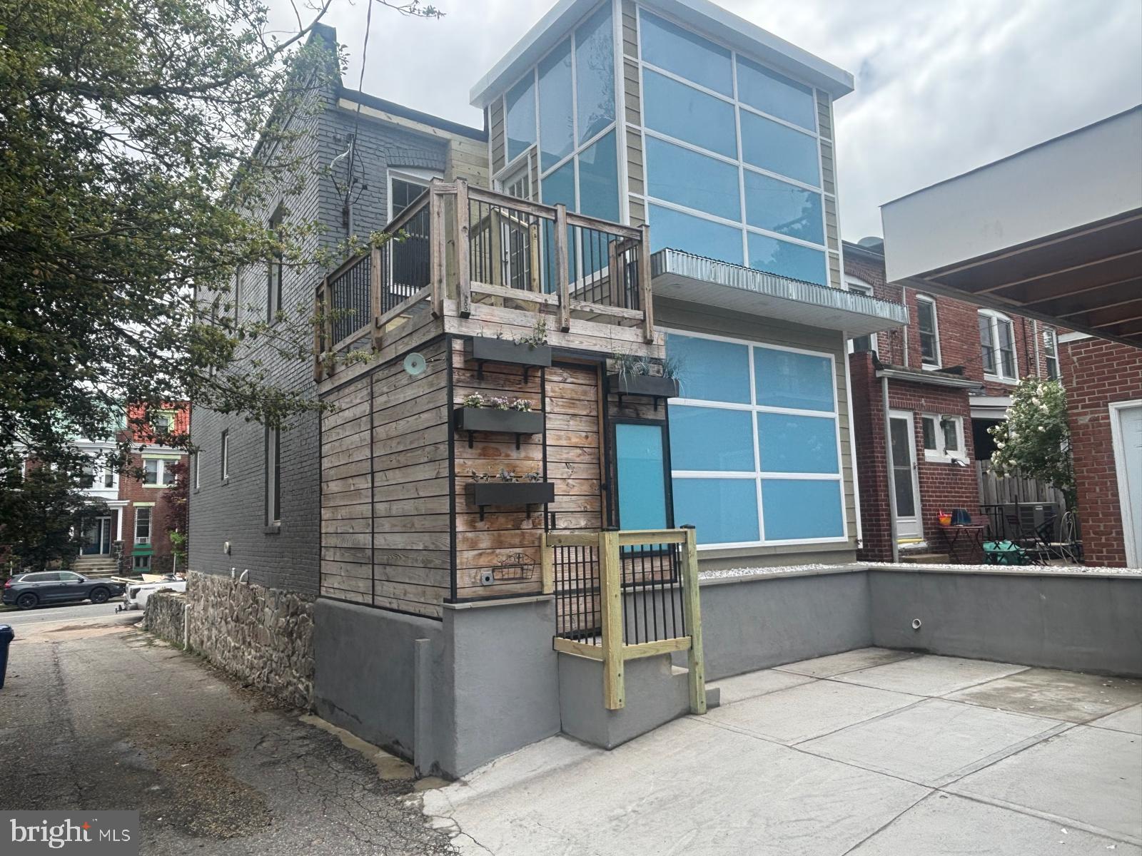 200 W 29TH STREET W