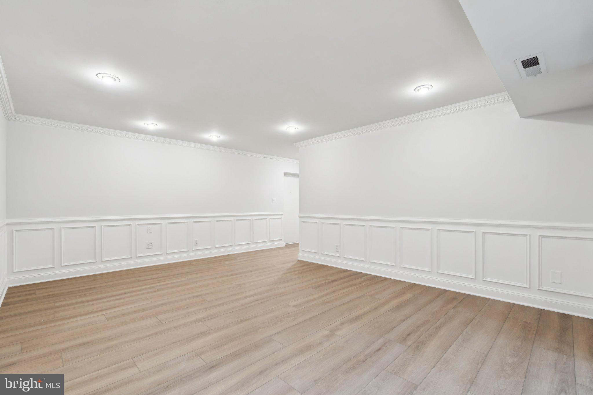 6143 LEESBURG PIKE 305