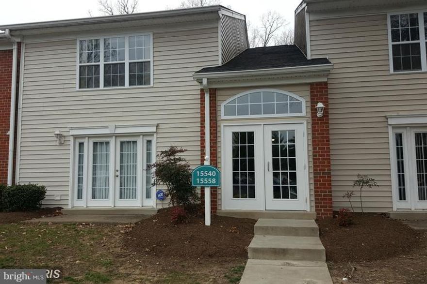 Beautiful Condo located in Woodbridge! Updated Kitchen has beautiful stainless steel appliances, granite counter tops and eat in bar/separate dining room. Gleaming hardwood flooring throughout the home. Washer and Dryer located inside unit. Master Bedroom has large walk in custom closet and Master Bathroom. This Condo is all minutes away from I95, schools, shopping, restaurants, parks and more!!