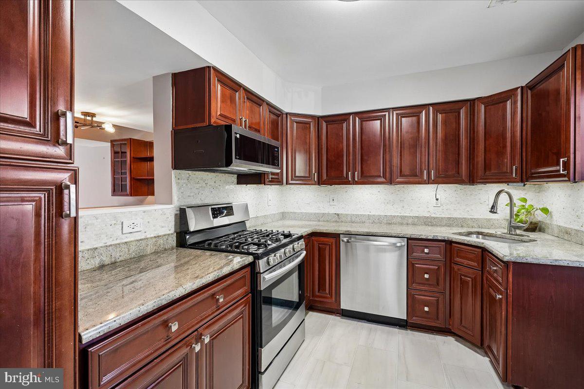 GLENDALE - QUEENSDALE - Residential