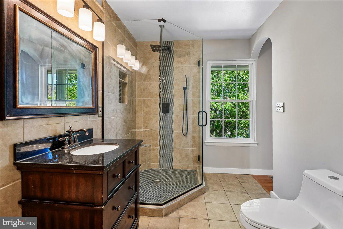 GLENDALE - QUEENSDALE - Residential