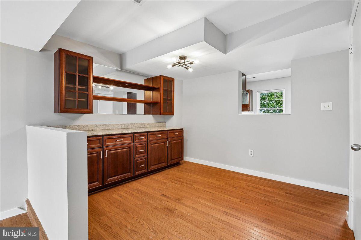 GLENDALE - QUEENSDALE - Residential