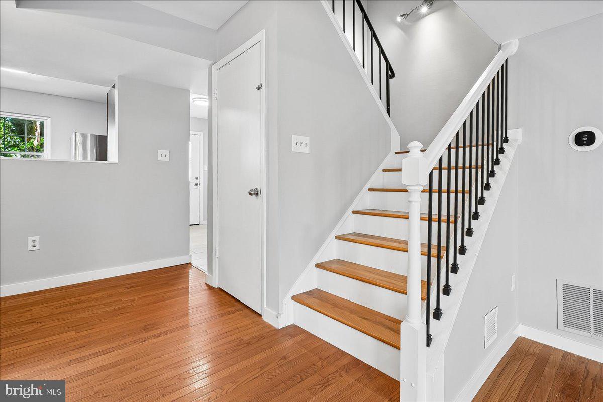 GLENDALE - QUEENSDALE - Residential